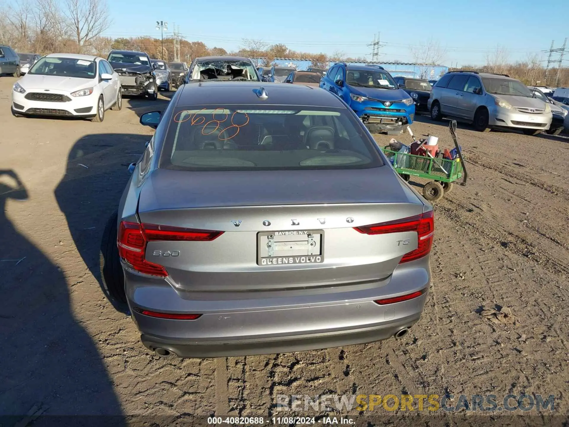 16 Photograph of a damaged car 7JR102FK9MG080454 VOLVO S60 2021