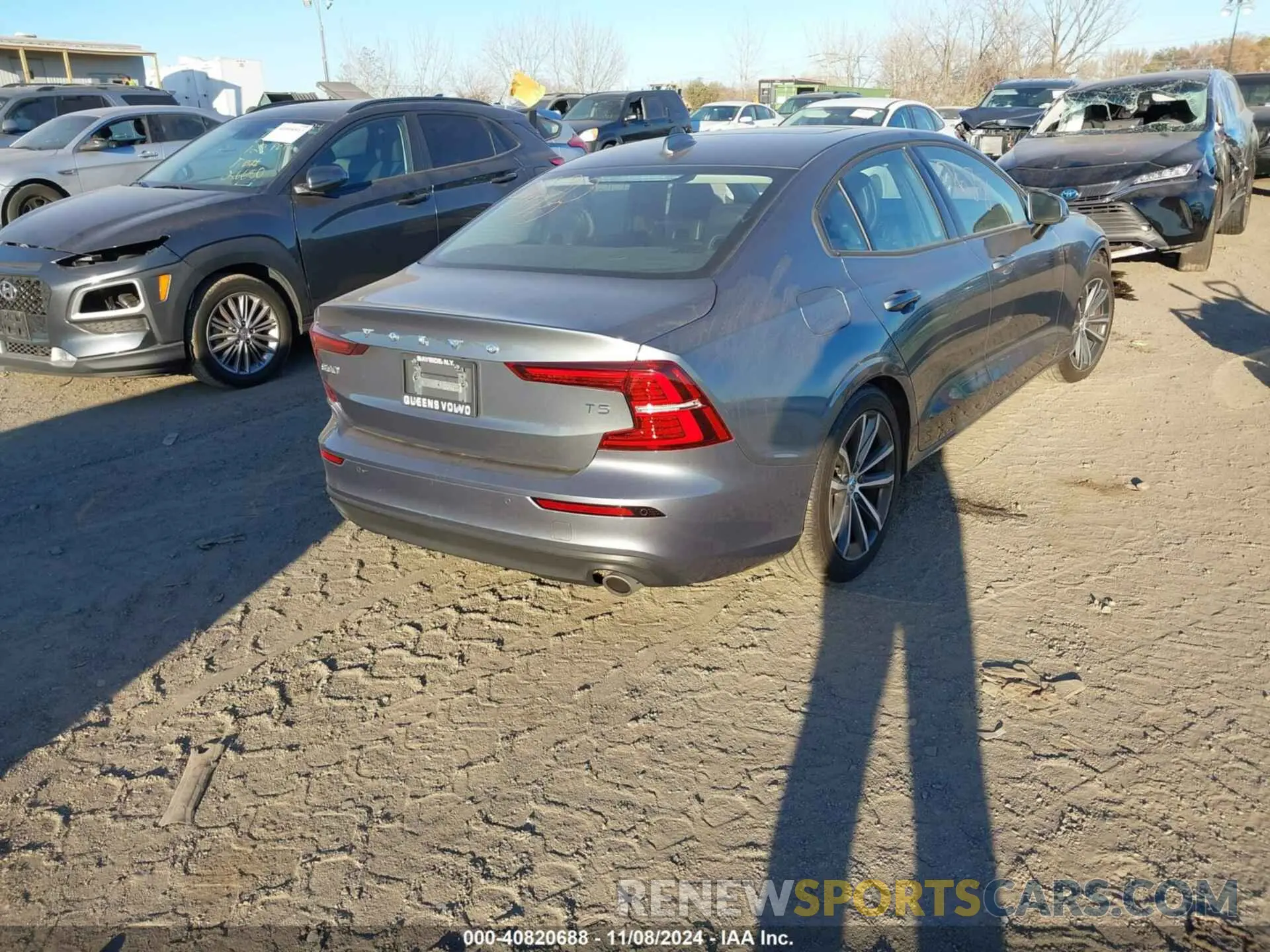 4 Photograph of a damaged car 7JR102FK9MG080454 VOLVO S60 2021