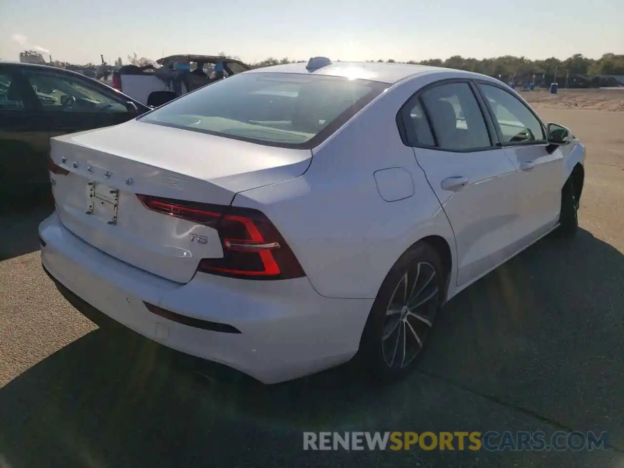 4 Photograph of a damaged car 7JR102FK9MG094063 VOLVO S60 2021