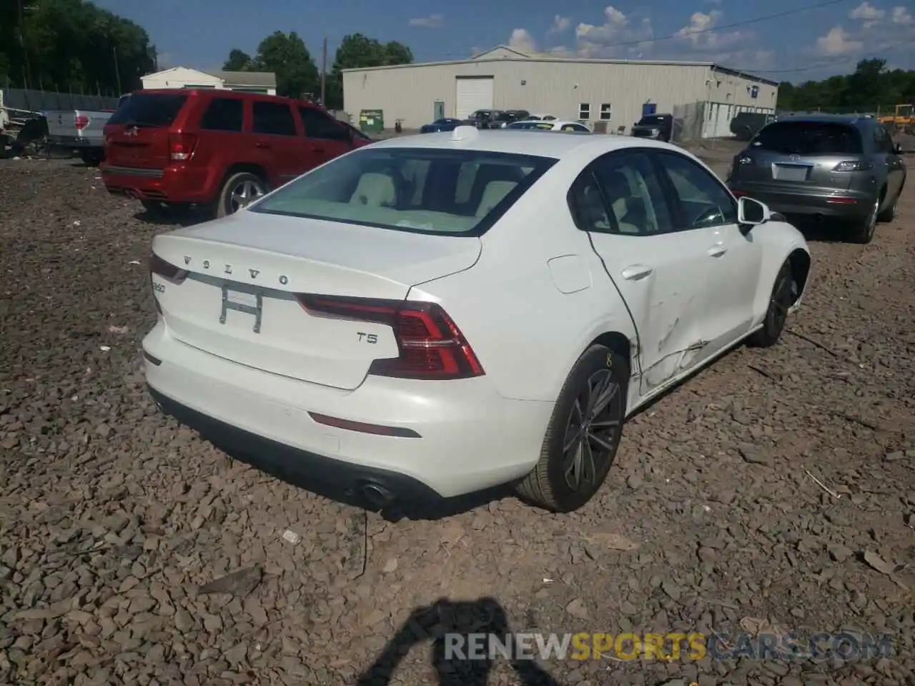 4 Photograph of a damaged car 7JR102FK9MG094872 VOLVO S60 2021