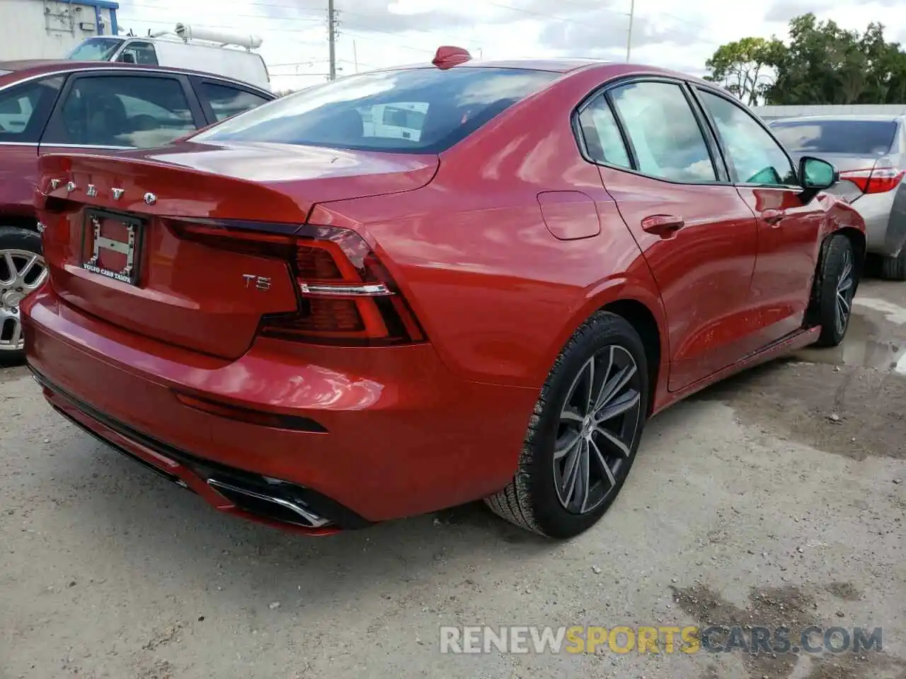 4 Photograph of a damaged car 7JR102FZ2MG113209 VOLVO S60 2021