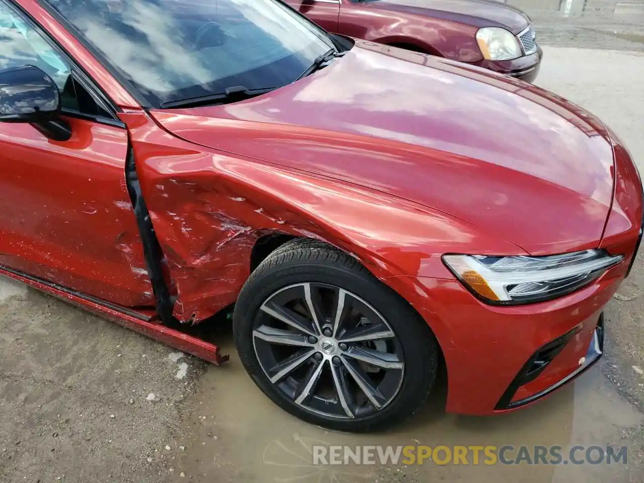 9 Photograph of a damaged car 7JR102FZ2MG113209 VOLVO S60 2021