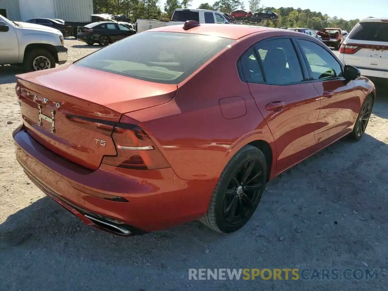 4 Photograph of a damaged car 7JR102FZ3MG108326 VOLVO S60 2021