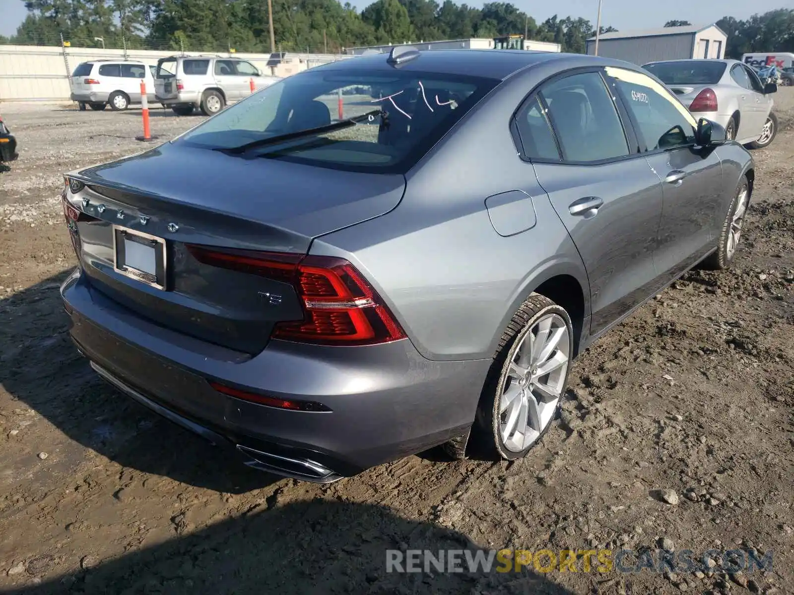 4 Photograph of a damaged car 7JR102FZ5MG123037 VOLVO S60 2021