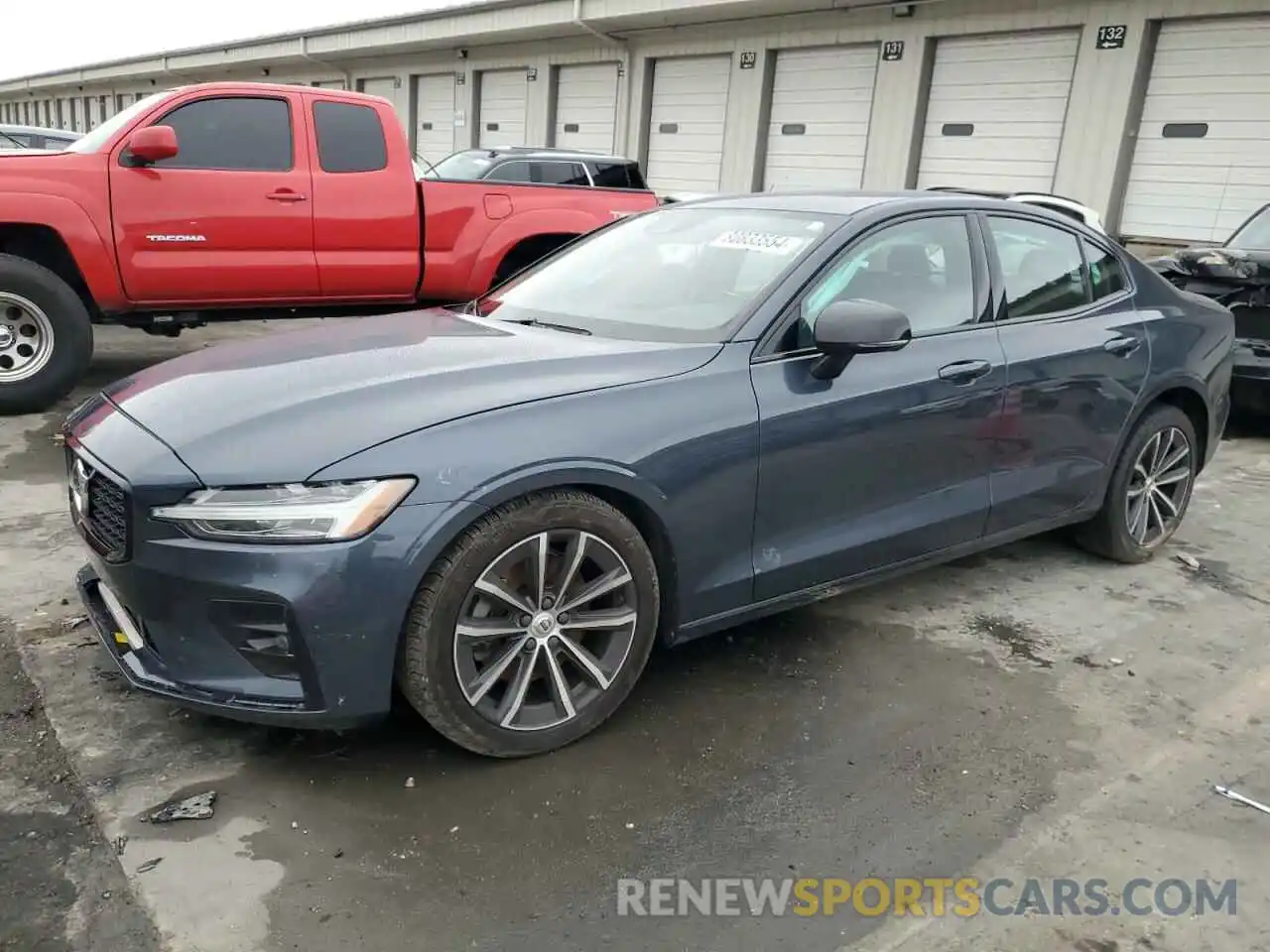 1 Photograph of a damaged car 7JR102FZ6MG118395 VOLVO S60 2021