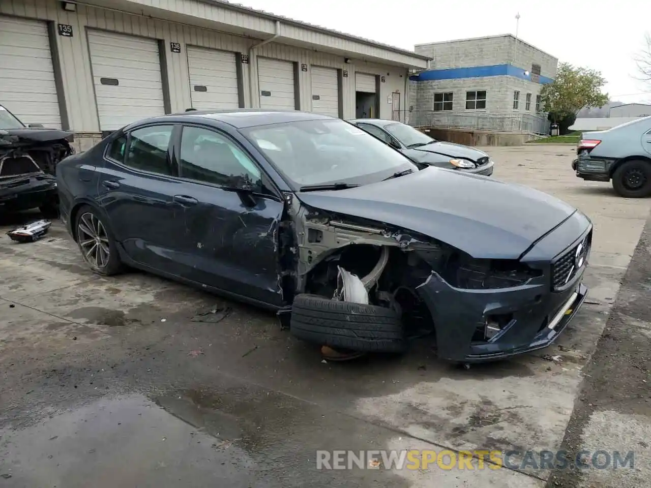 4 Photograph of a damaged car 7JR102FZ6MG118395 VOLVO S60 2021