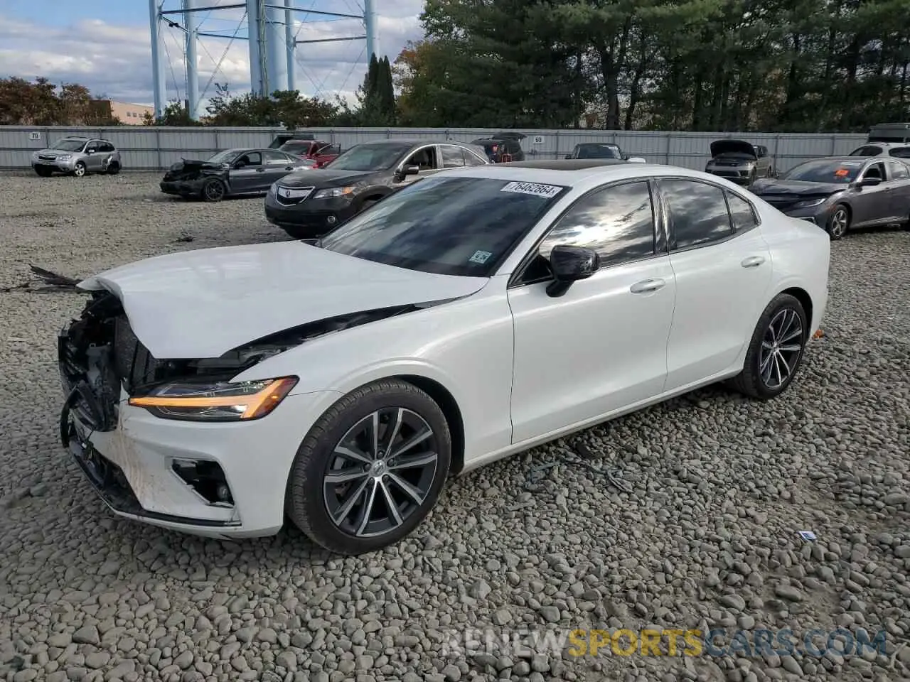 1 Photograph of a damaged car 7JR102FZ8MG122870 VOLVO S60 2021
