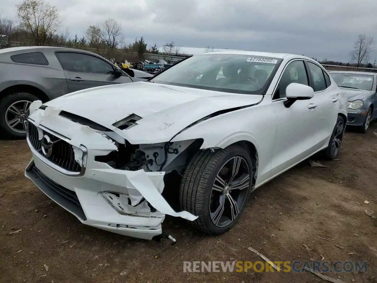 1 Photograph of a damaged car 7JR102TL5MG108277 VOLVO S60 2021