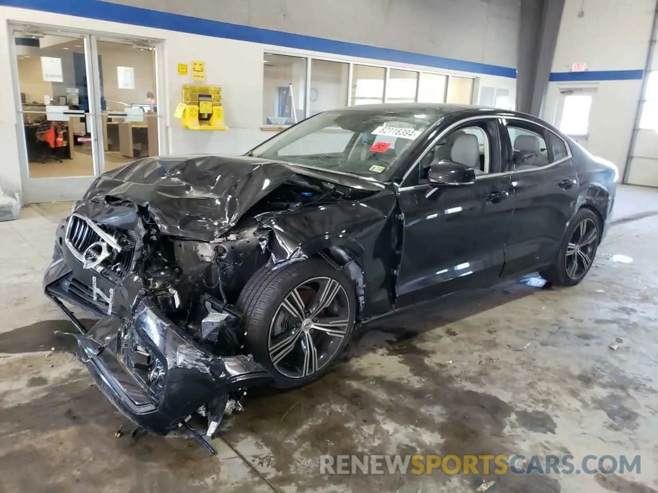 1 Photograph of a damaged car 7JR102TL7MG123234 VOLVO S60 2021