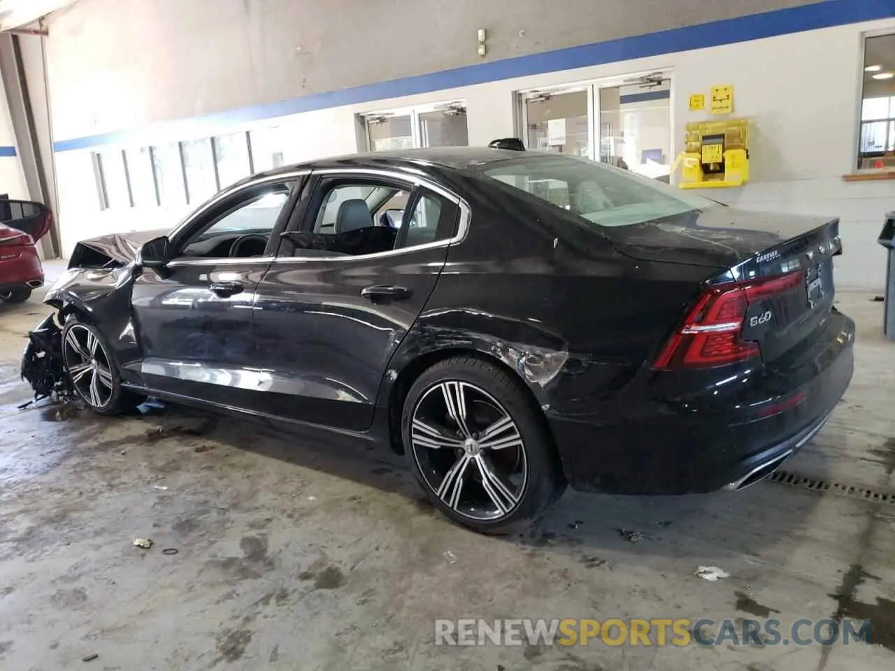 2 Photograph of a damaged car 7JR102TL7MG123234 VOLVO S60 2021
