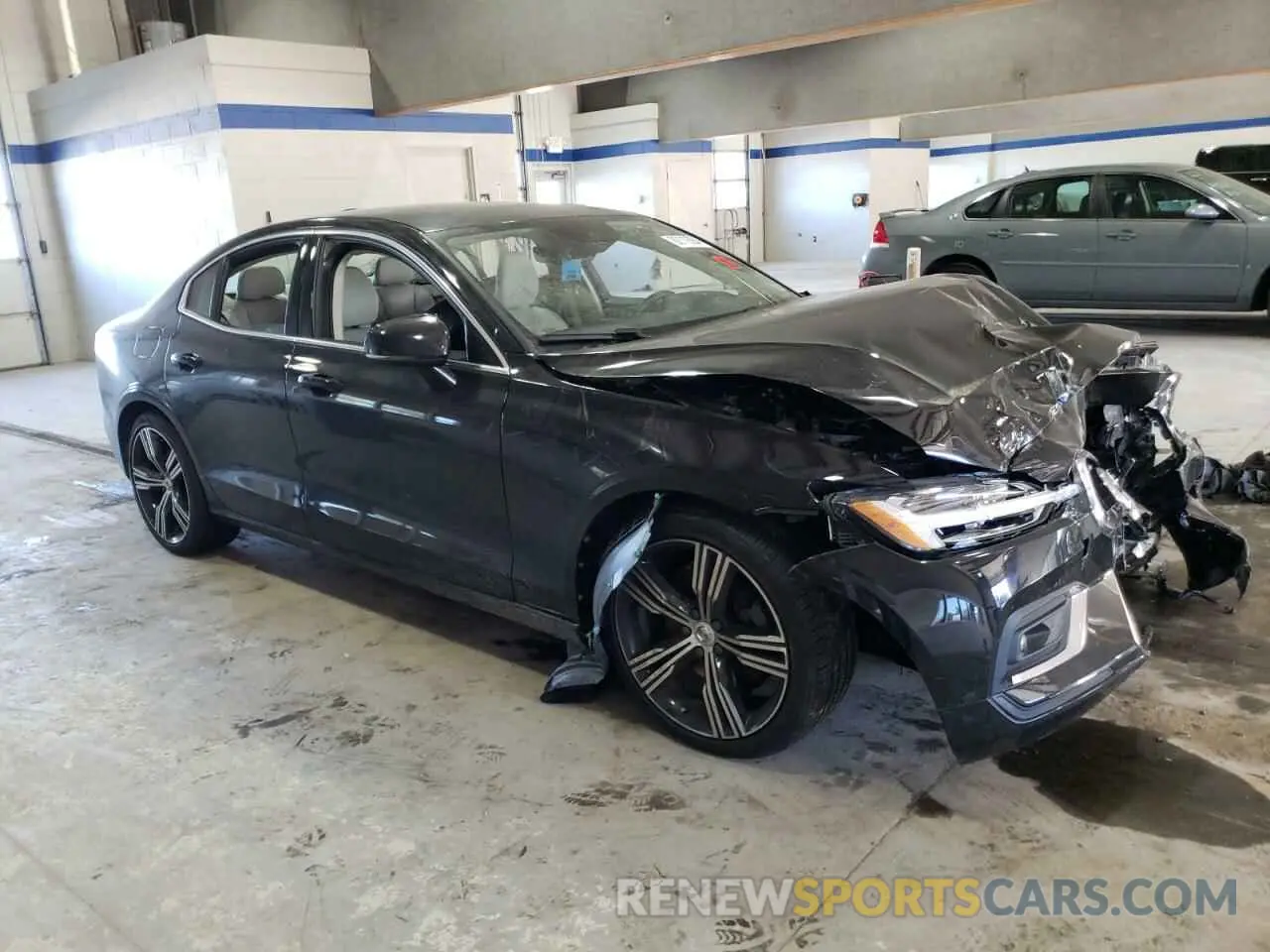 4 Photograph of a damaged car 7JR102TL7MG123234 VOLVO S60 2021