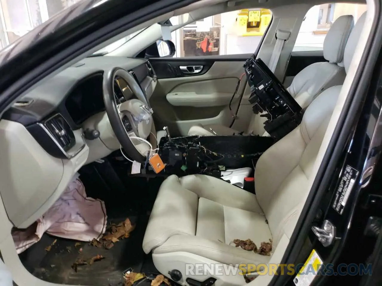 7 Photograph of a damaged car 7JR102TL7MG123234 VOLVO S60 2021