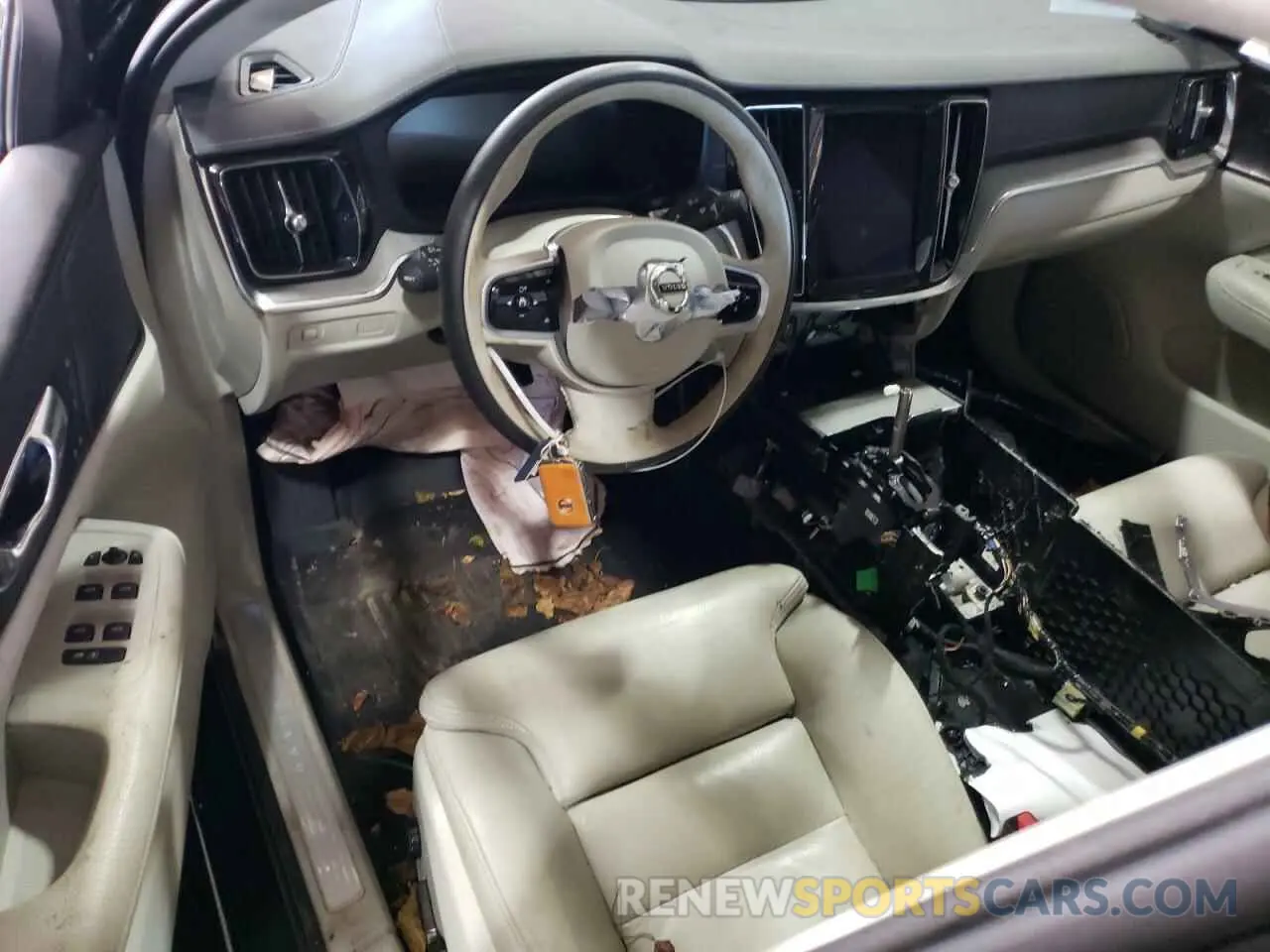 8 Photograph of a damaged car 7JR102TL7MG123234 VOLVO S60 2021