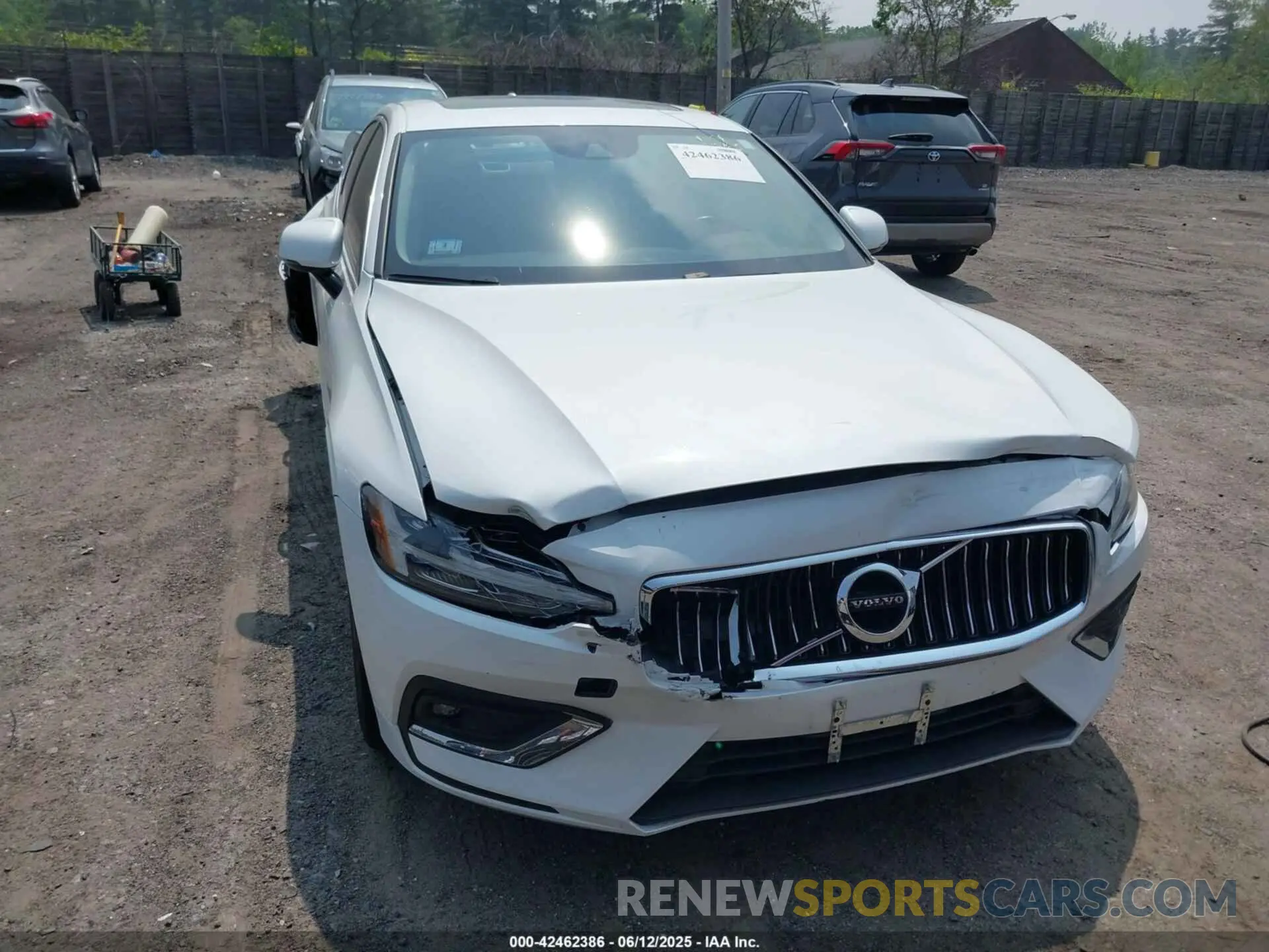 12 Photograph of a damaged car 7JR102TL8MG113070 VOLVO S60 2021