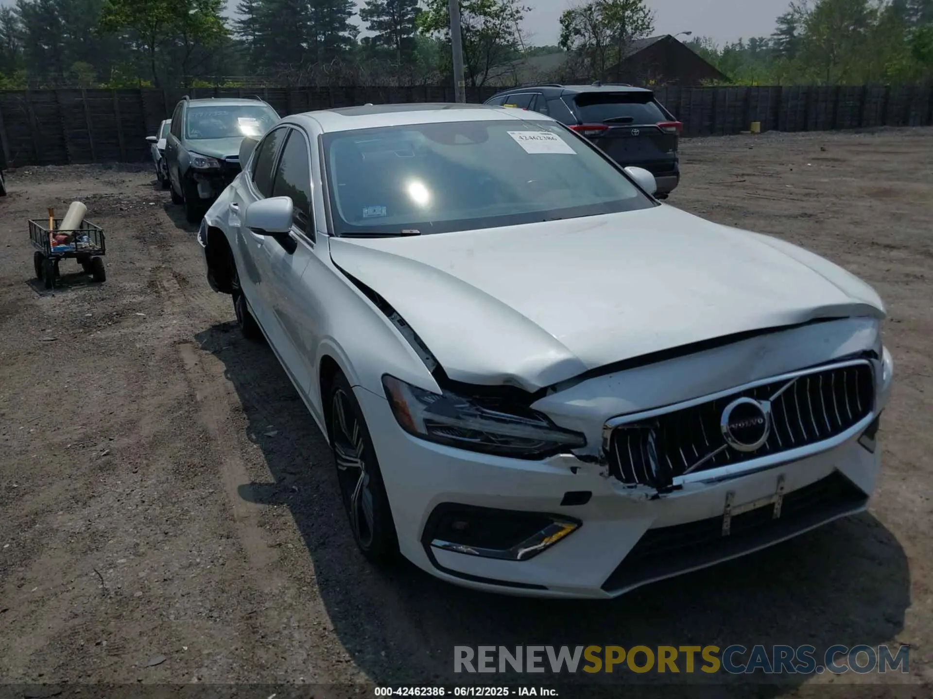 13 Photograph of a damaged car 7JR102TL8MG113070 VOLVO S60 2021