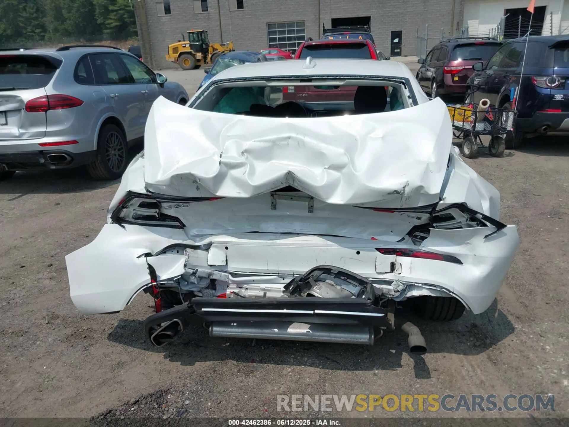16 Photograph of a damaged car 7JR102TL8MG113070 VOLVO S60 2021