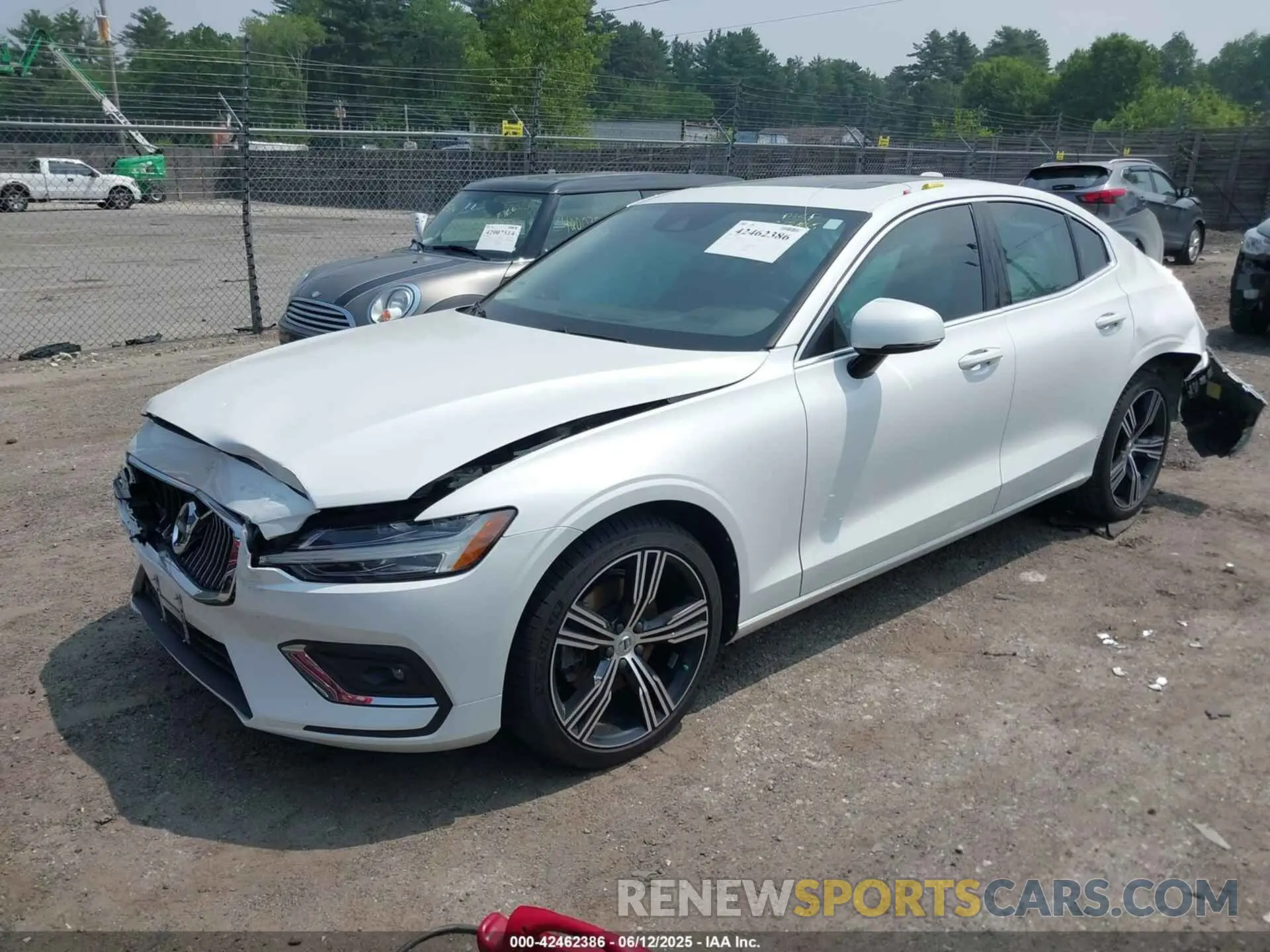 2 Photograph of a damaged car 7JR102TL8MG113070 VOLVO S60 2021