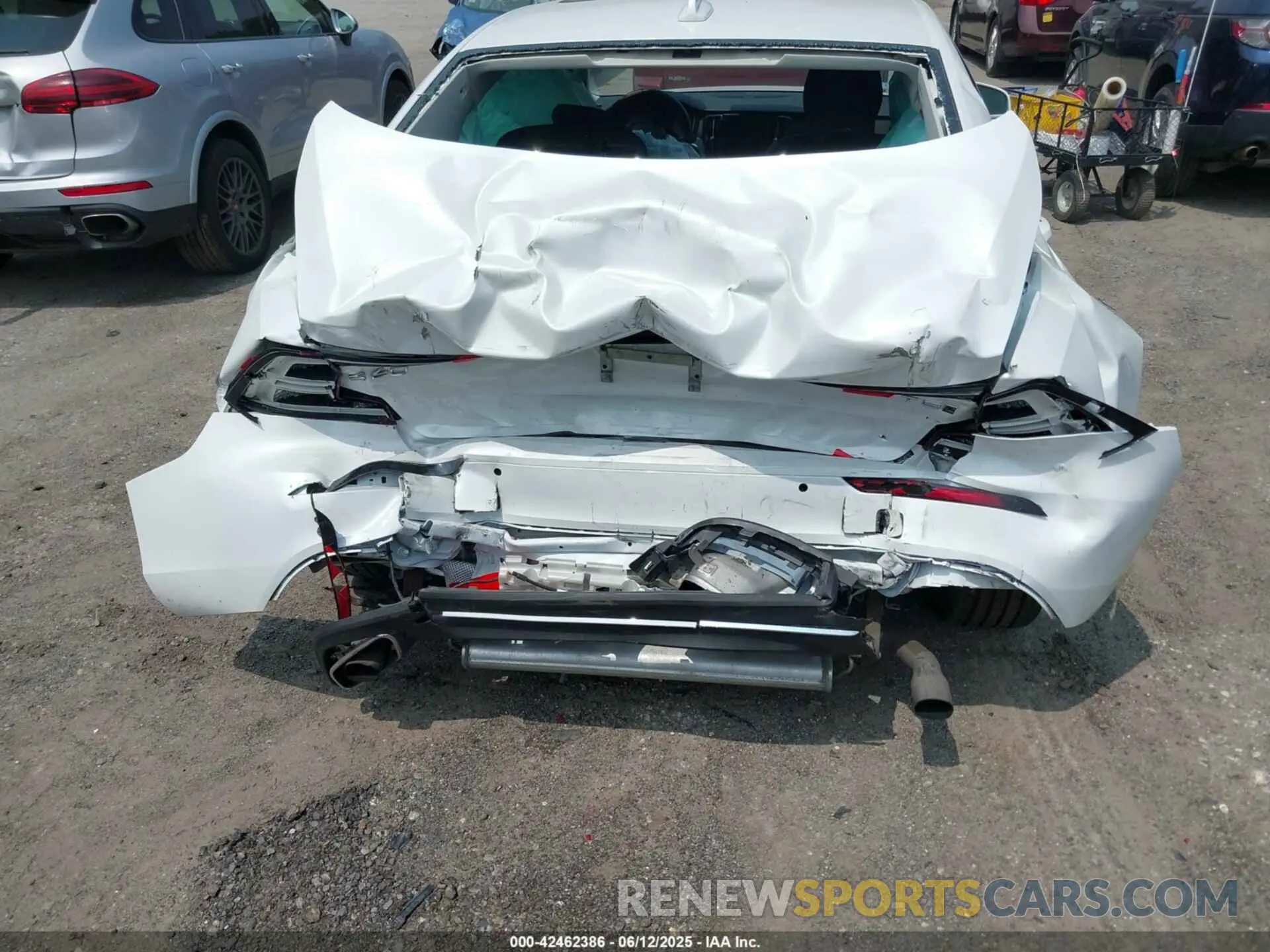 6 Photograph of a damaged car 7JR102TL8MG113070 VOLVO S60 2021