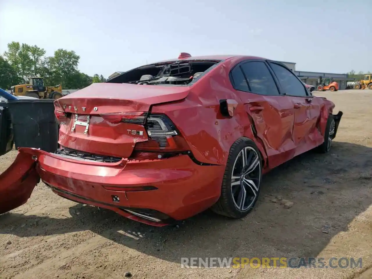 4 Photograph of a damaged car 7JR102TMXMG126704 VOLVO S60 2021