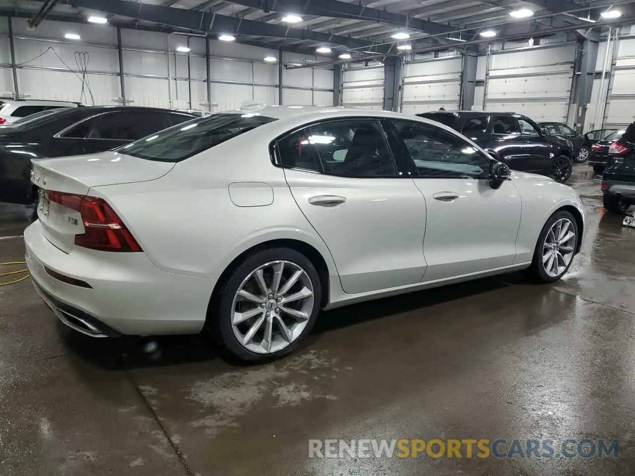 3 Photograph of a damaged car 7JR102TZ0MG119577 VOLVO S60 2021