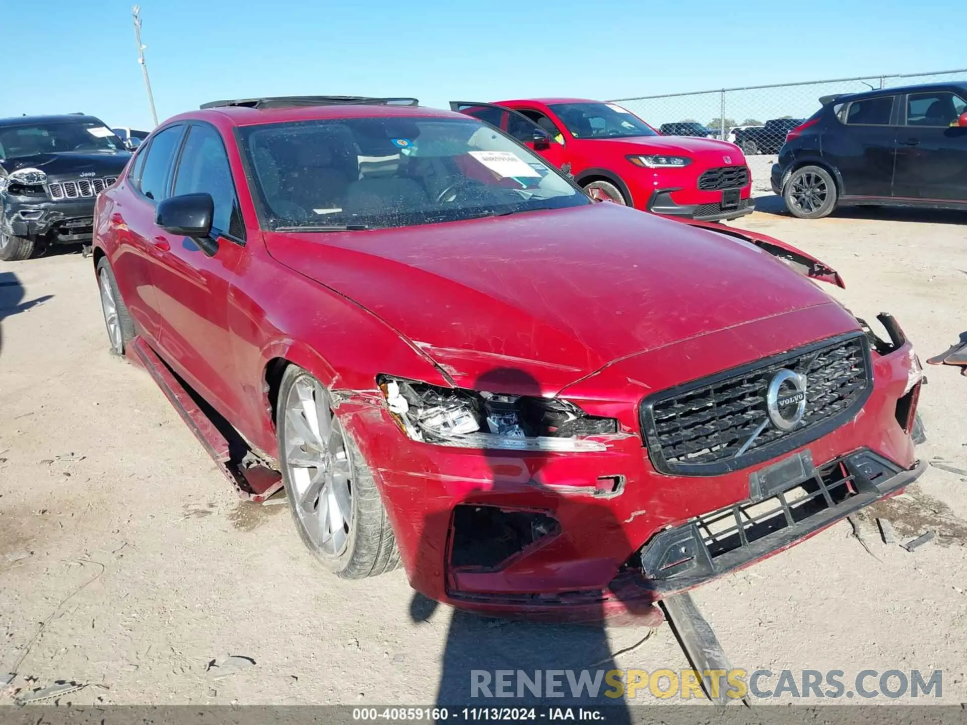 1 Photograph of a damaged car 7JR102TZ1MG103629 VOLVO S60 2021