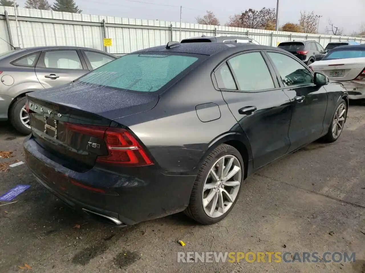 4 Photograph of a damaged car 7JR102TZ1MG118244 VOLVO S60 2021