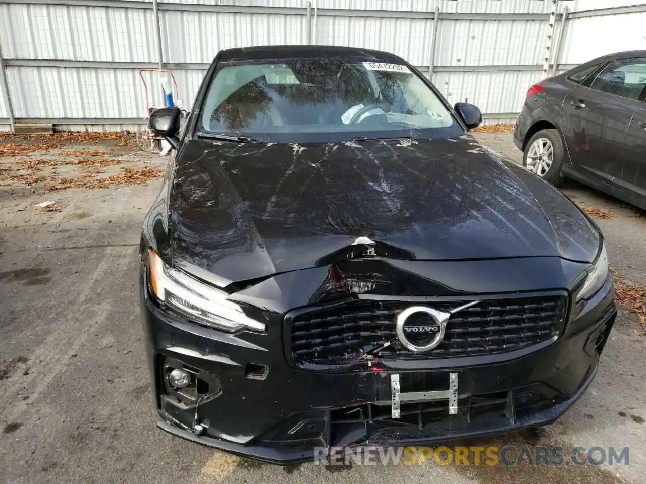 9 Photograph of a damaged car 7JR102TZ1MG118244 VOLVO S60 2021