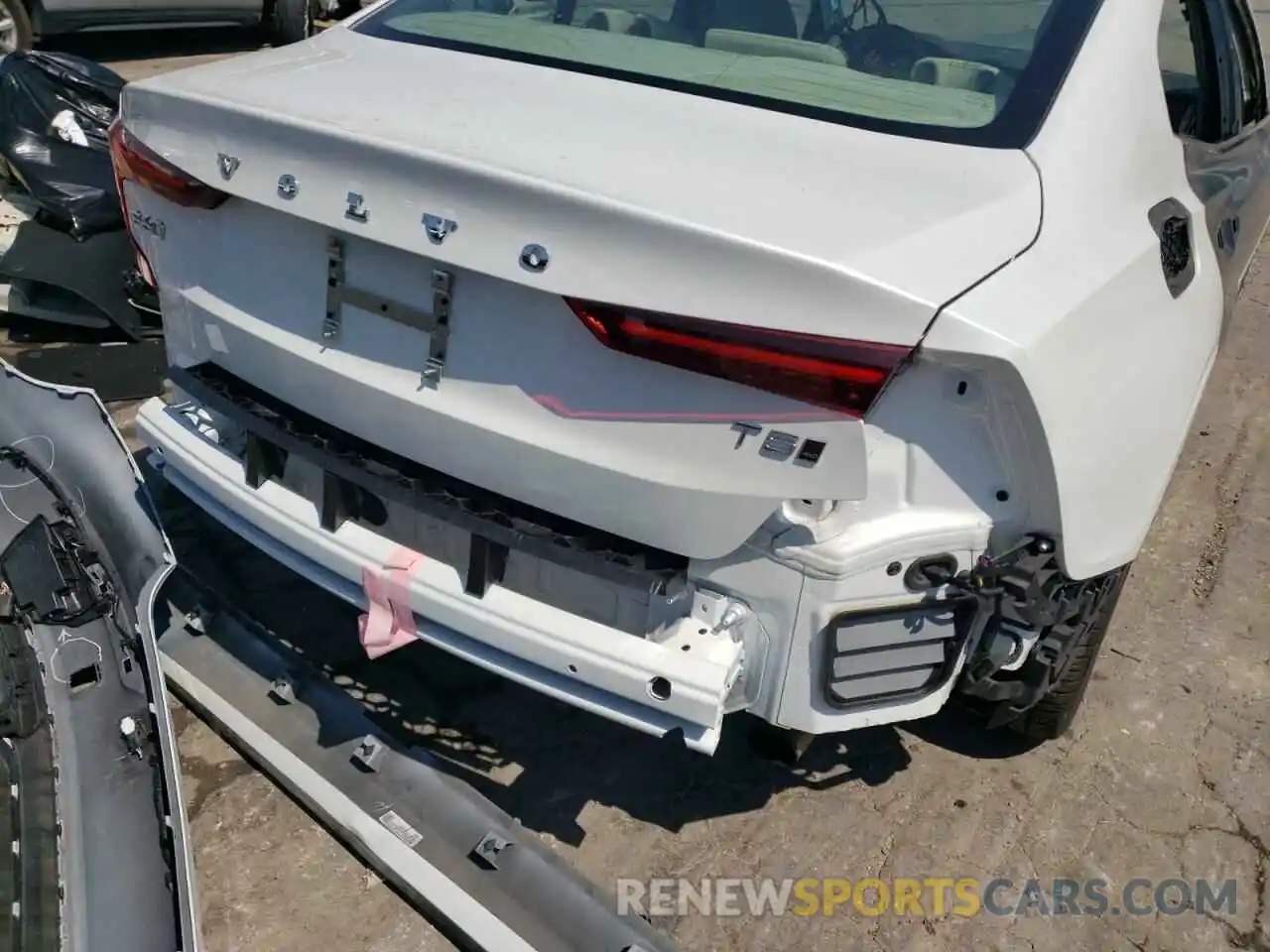 9 Photograph of a damaged car 7JR102TZ3MG107777 VOLVO S60 2021