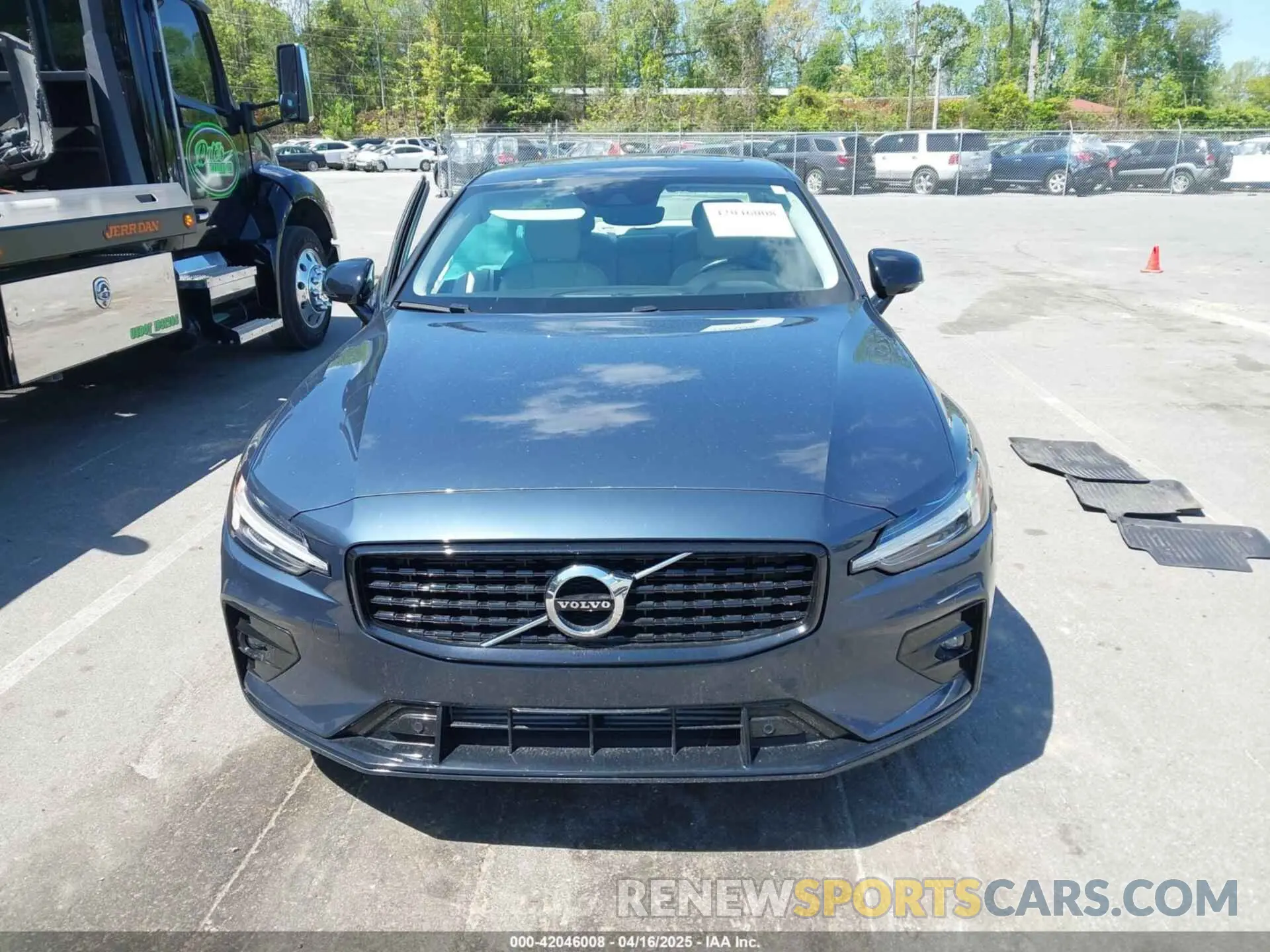 12 Photograph of a damaged car 7JR102TZ3MG112459 VOLVO S60 2021
