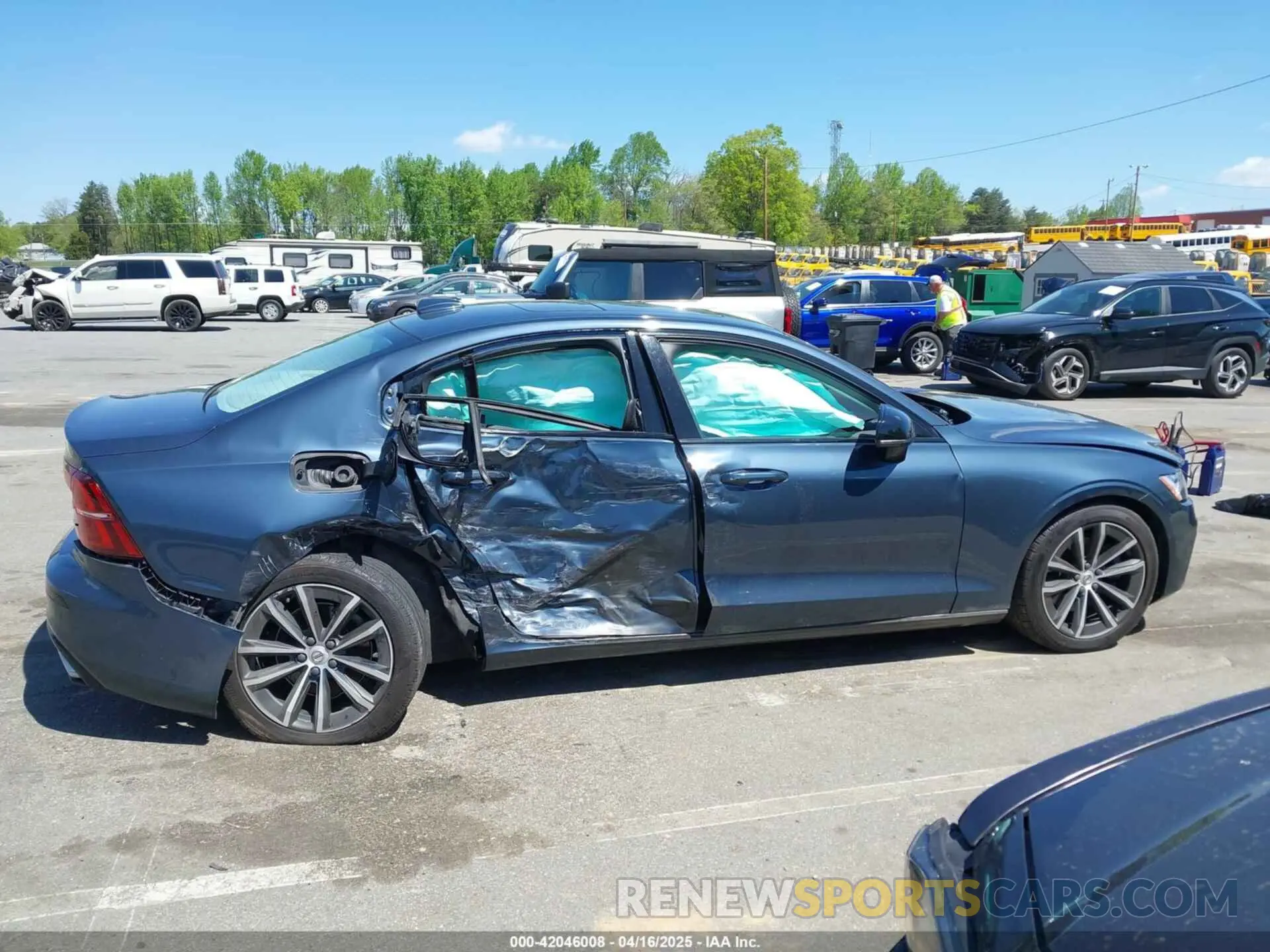 13 Photograph of a damaged car 7JR102TZ3MG112459 VOLVO S60 2021