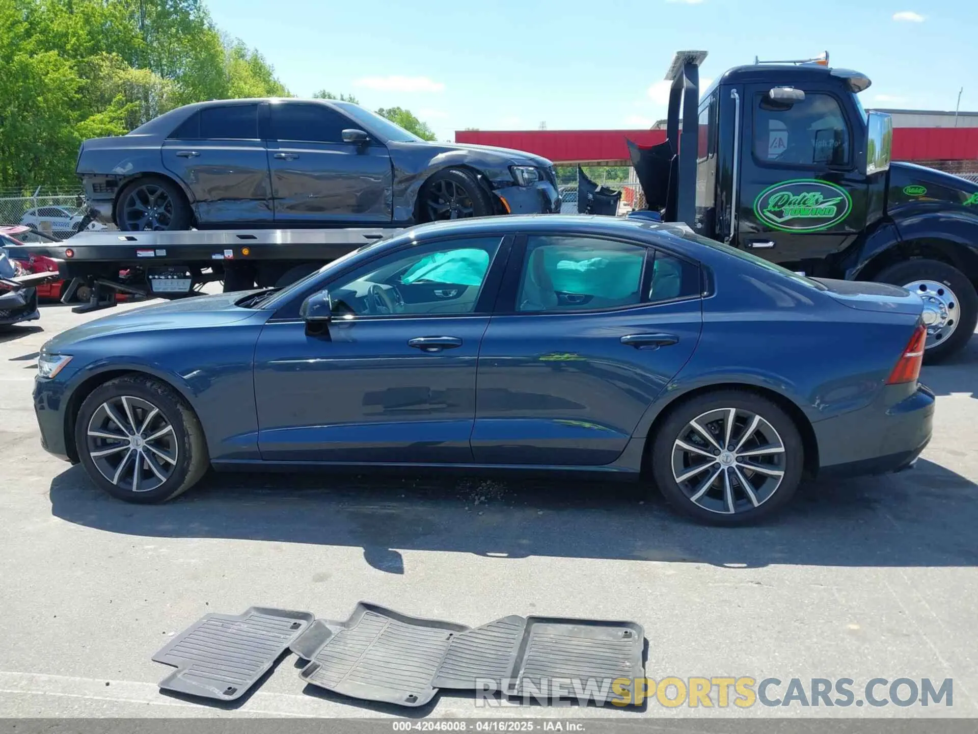 14 Photograph of a damaged car 7JR102TZ3MG112459 VOLVO S60 2021