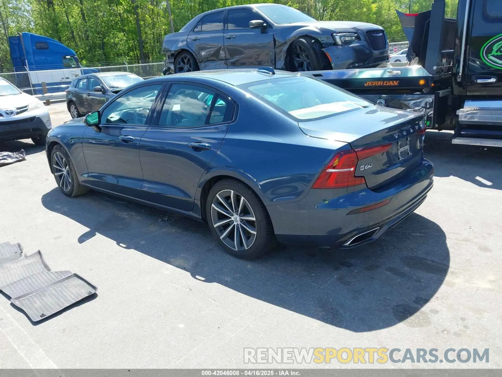 3 Photograph of a damaged car 7JR102TZ3MG112459 VOLVO S60 2021