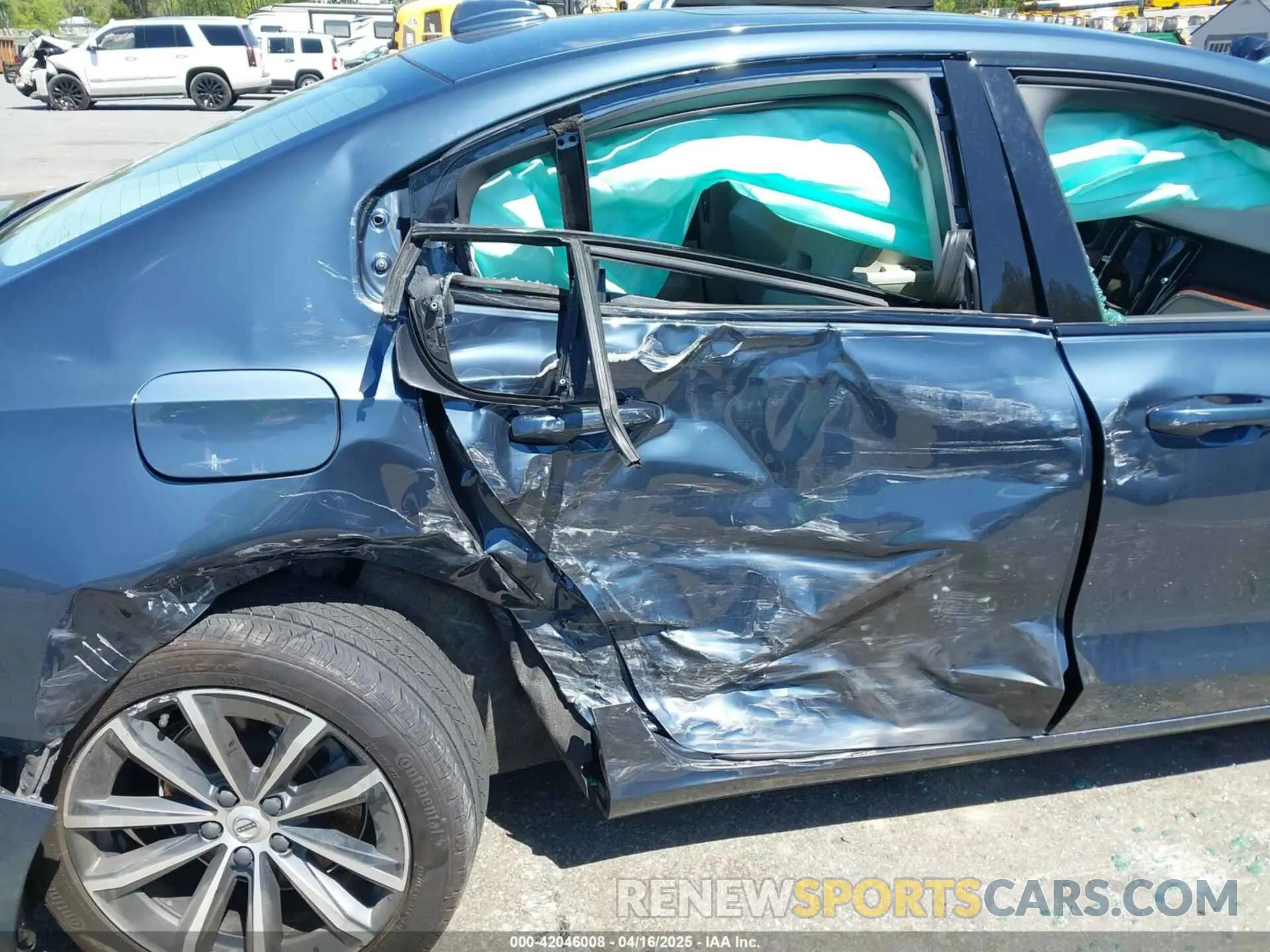 6 Photograph of a damaged car 7JR102TZ3MG112459 VOLVO S60 2021