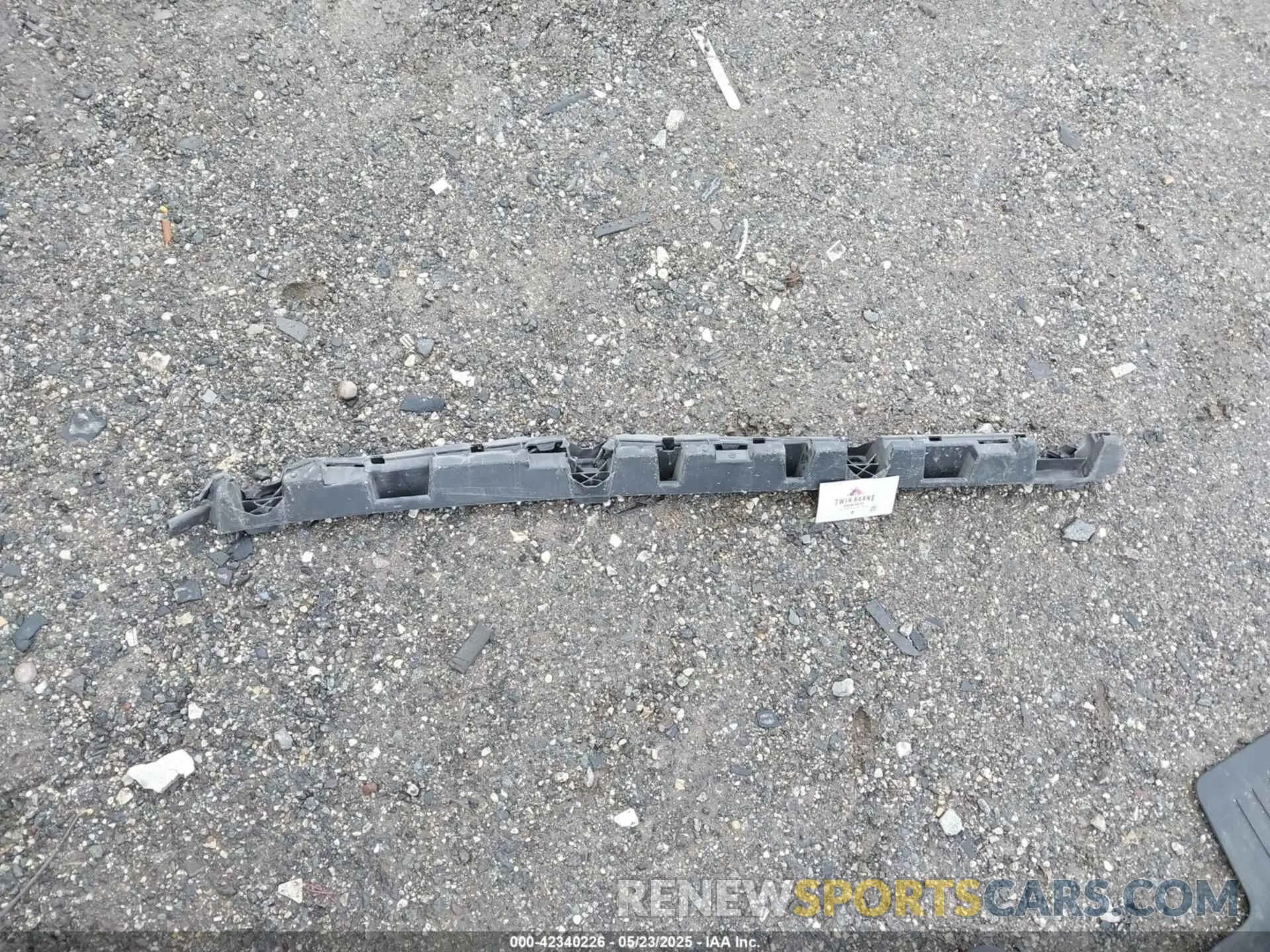 12 Photograph of a damaged car 7JR102TZ4MG117993 VOLVO S60 2021