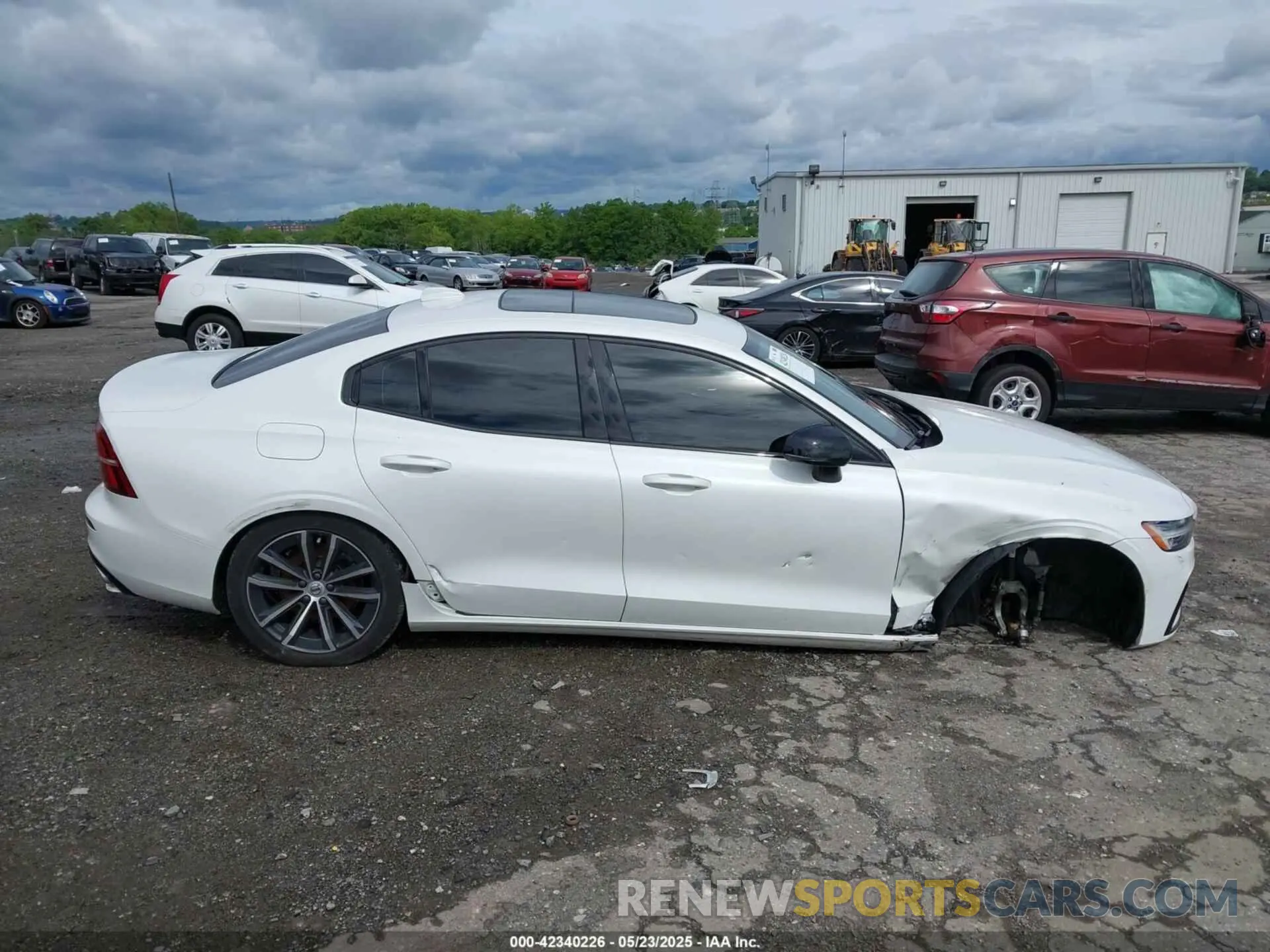14 Photograph of a damaged car 7JR102TZ4MG117993 VOLVO S60 2021