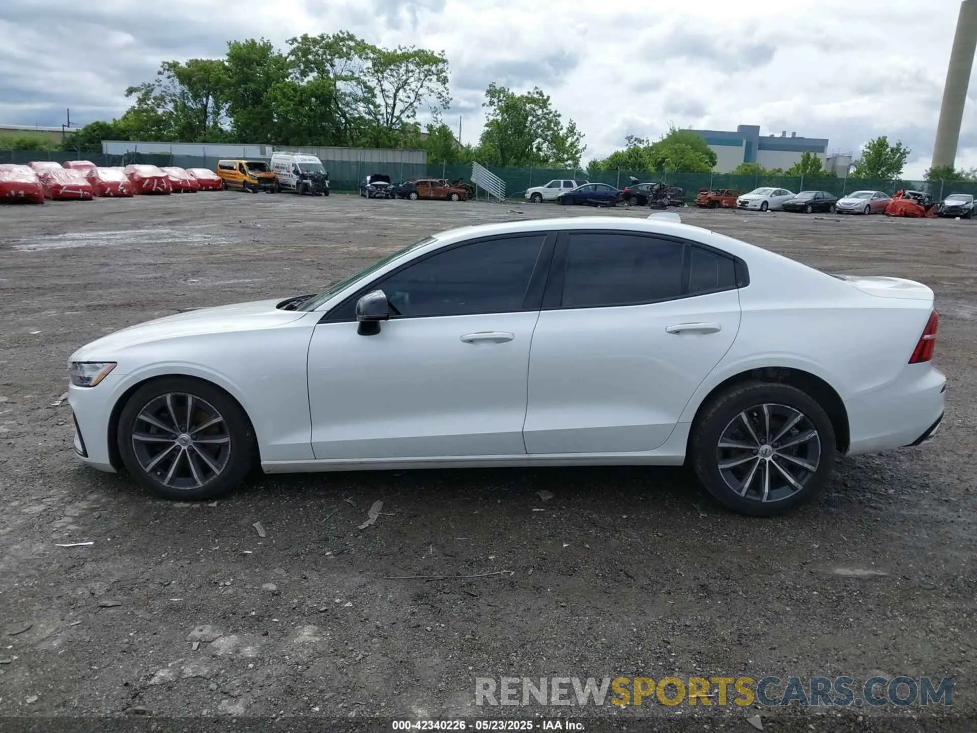 15 Photograph of a damaged car 7JR102TZ4MG117993 VOLVO S60 2021