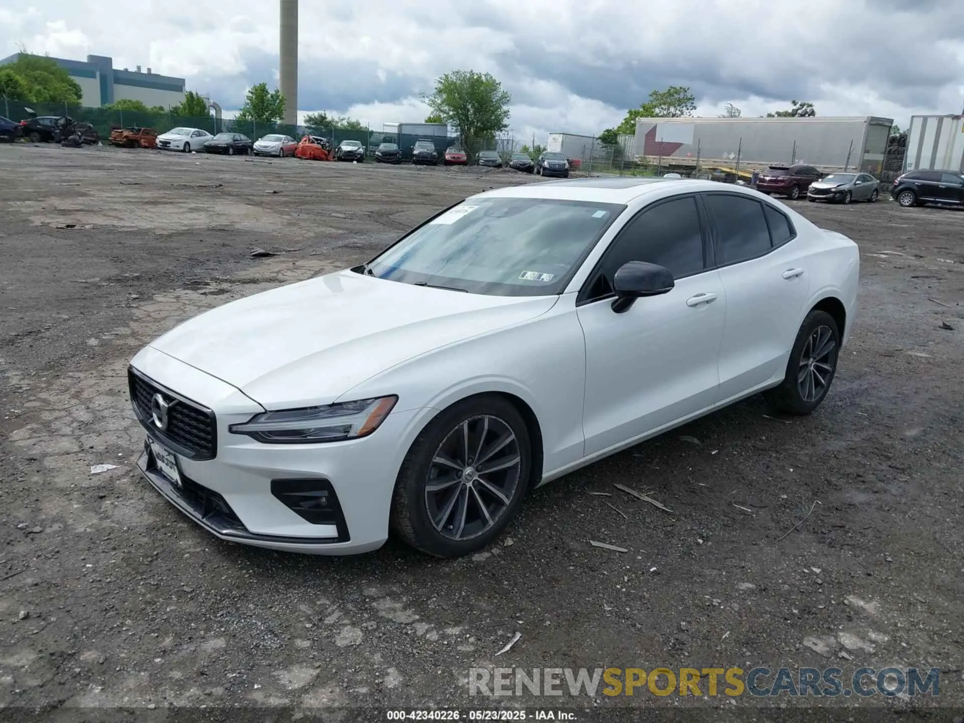 2 Photograph of a damaged car 7JR102TZ4MG117993 VOLVO S60 2021