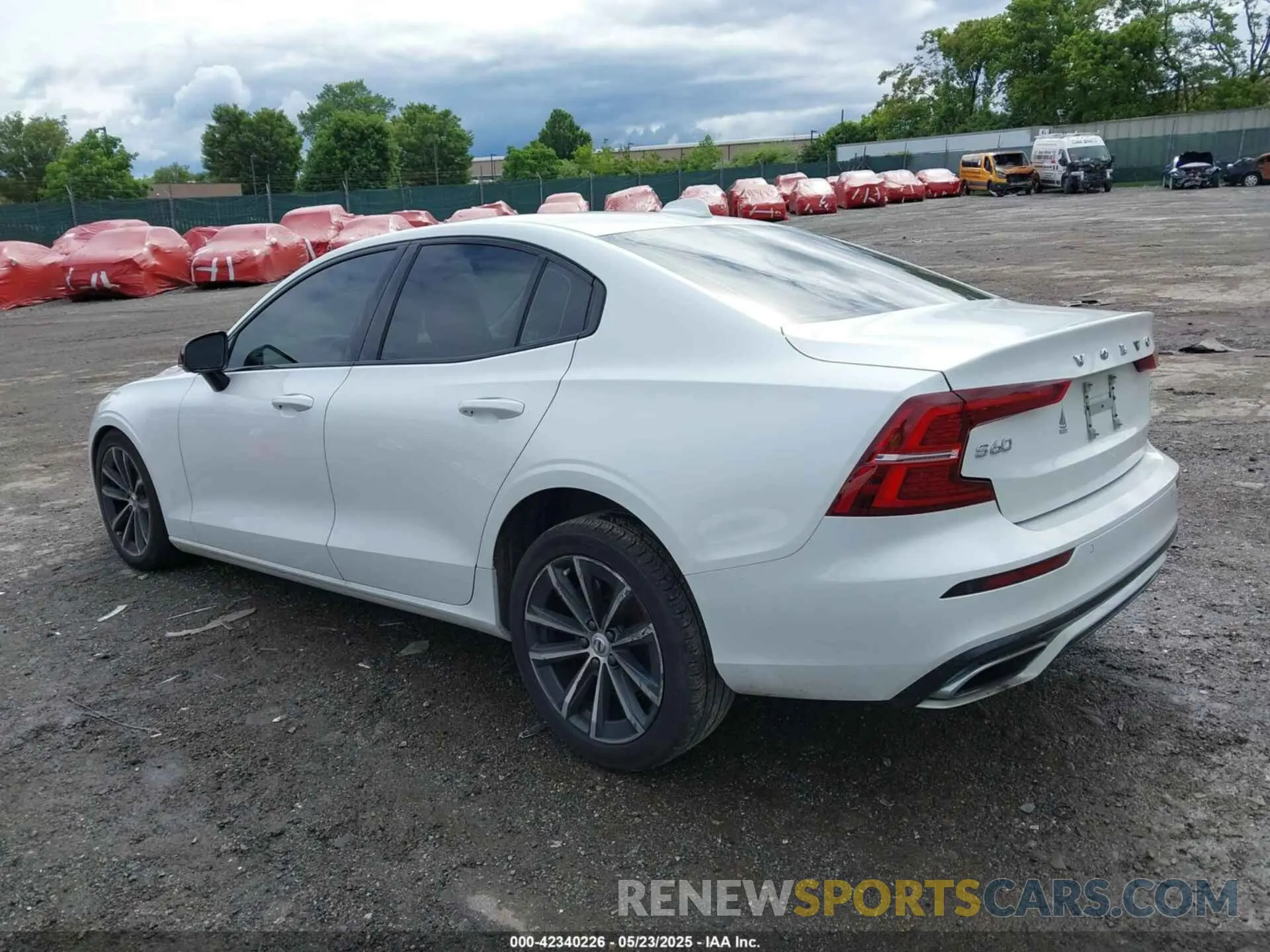 3 Photograph of a damaged car 7JR102TZ4MG117993 VOLVO S60 2021