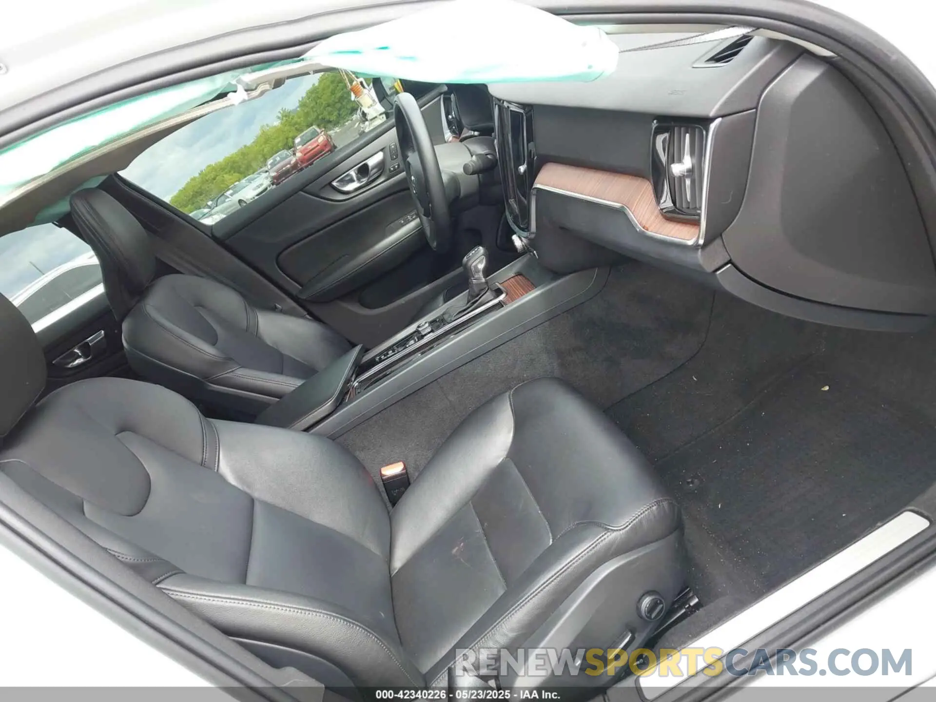 5 Photograph of a damaged car 7JR102TZ4MG117993 VOLVO S60 2021