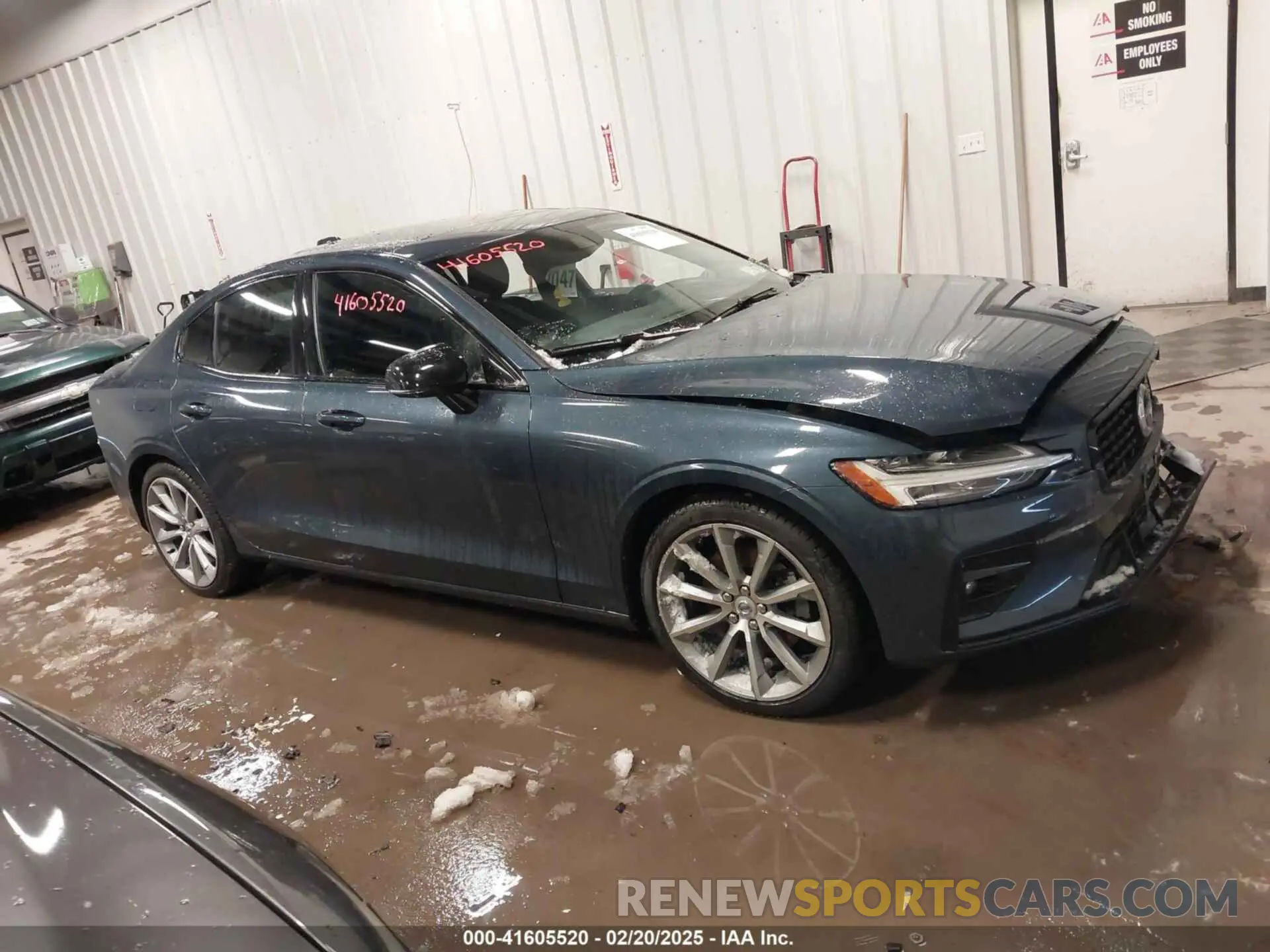 13 Photograph of a damaged car 7JR102TZ8MG118869 VOLVO S60 2021