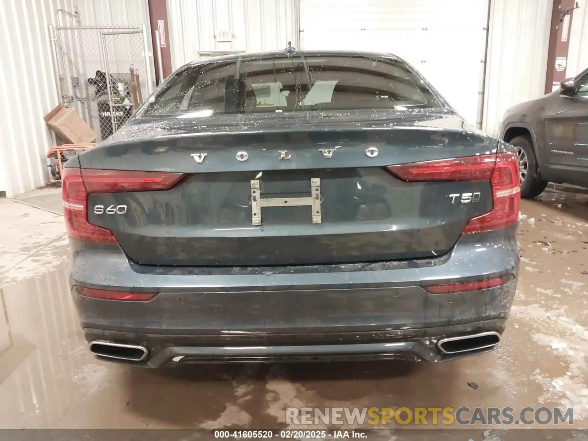 16 Photograph of a damaged car 7JR102TZ8MG118869 VOLVO S60 2021