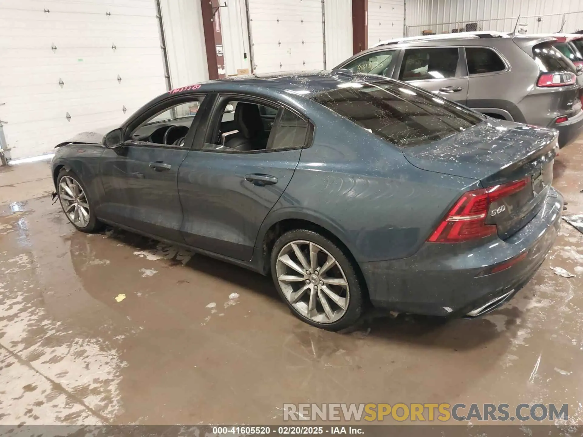 3 Photograph of a damaged car 7JR102TZ8MG118869 VOLVO S60 2021
