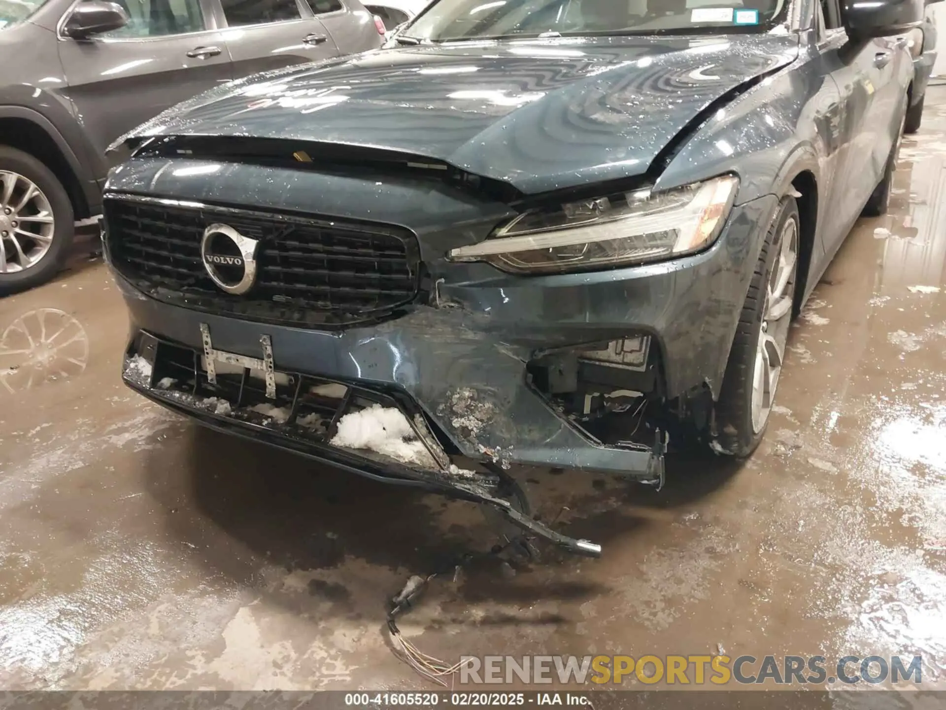 6 Photograph of a damaged car 7JR102TZ8MG118869 VOLVO S60 2021