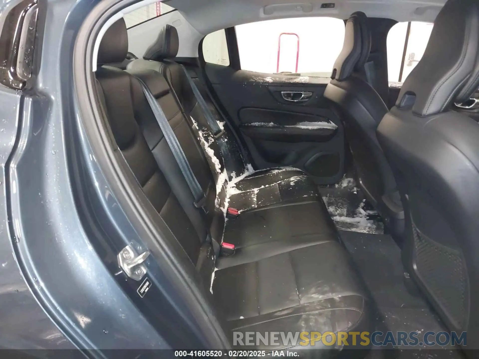 8 Photograph of a damaged car 7JR102TZ8MG118869 VOLVO S60 2021