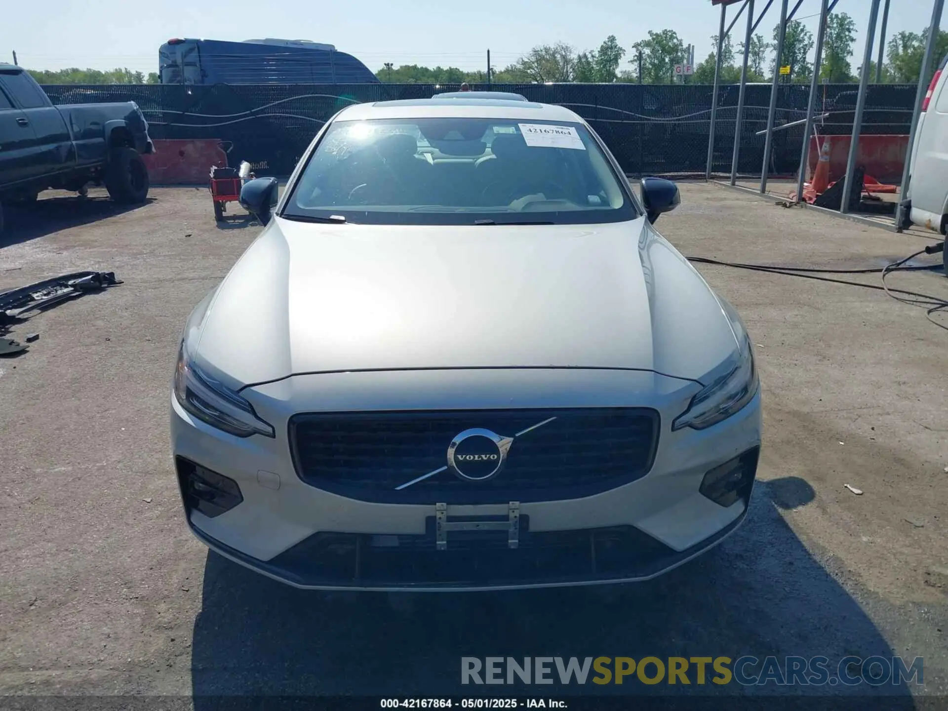 13 Photograph of a damaged car 7JR102TZ9MG109307 VOLVO S60 2021