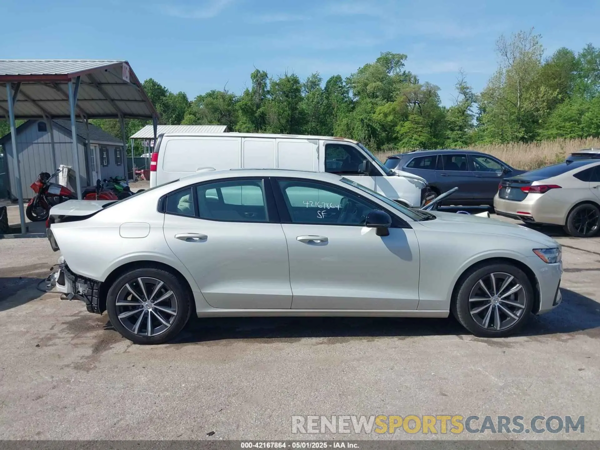 14 Photograph of a damaged car 7JR102TZ9MG109307 VOLVO S60 2021