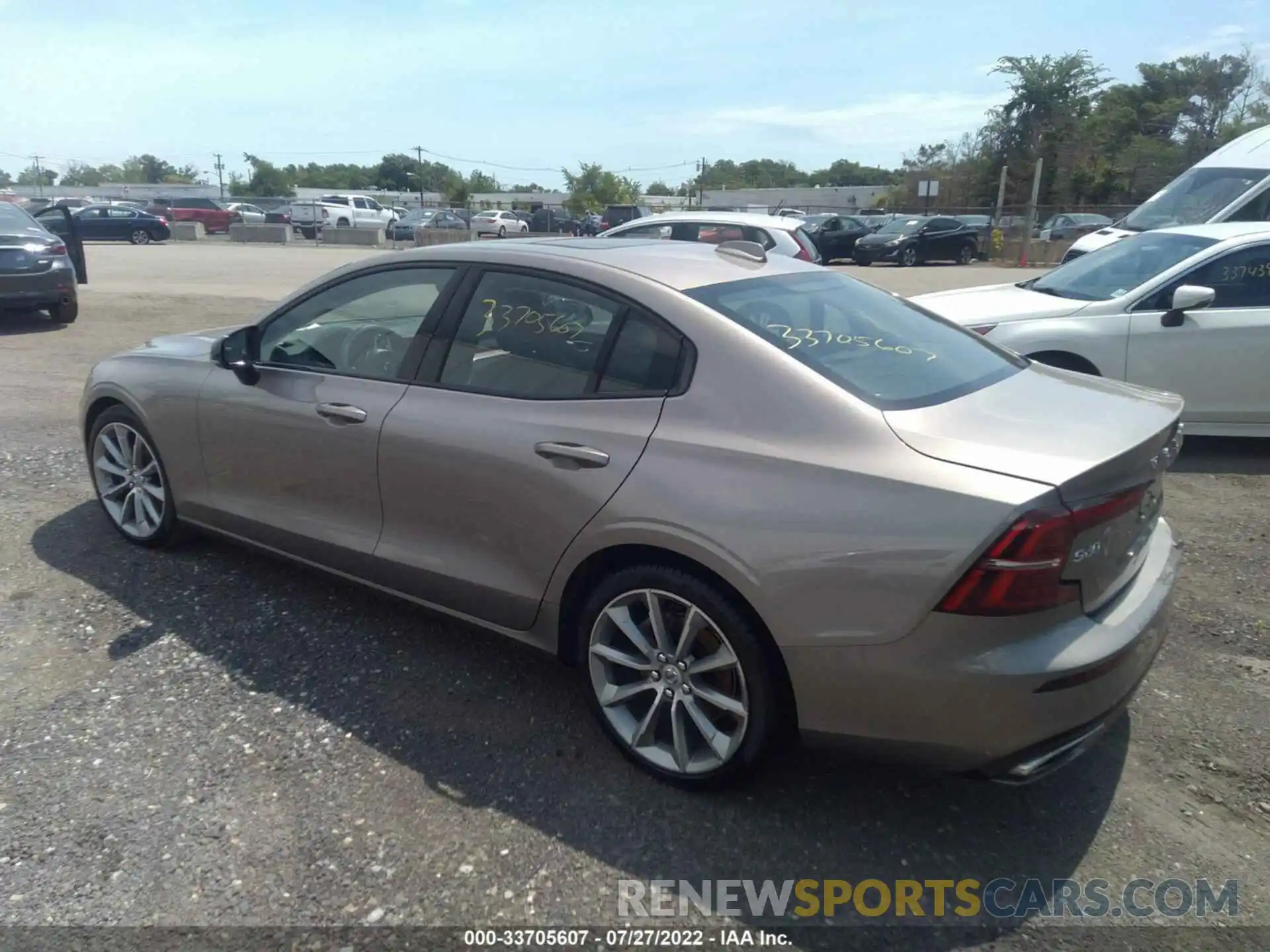 3 Photograph of a damaged car 7JR102TZ9MG118928 VOLVO S60 2021