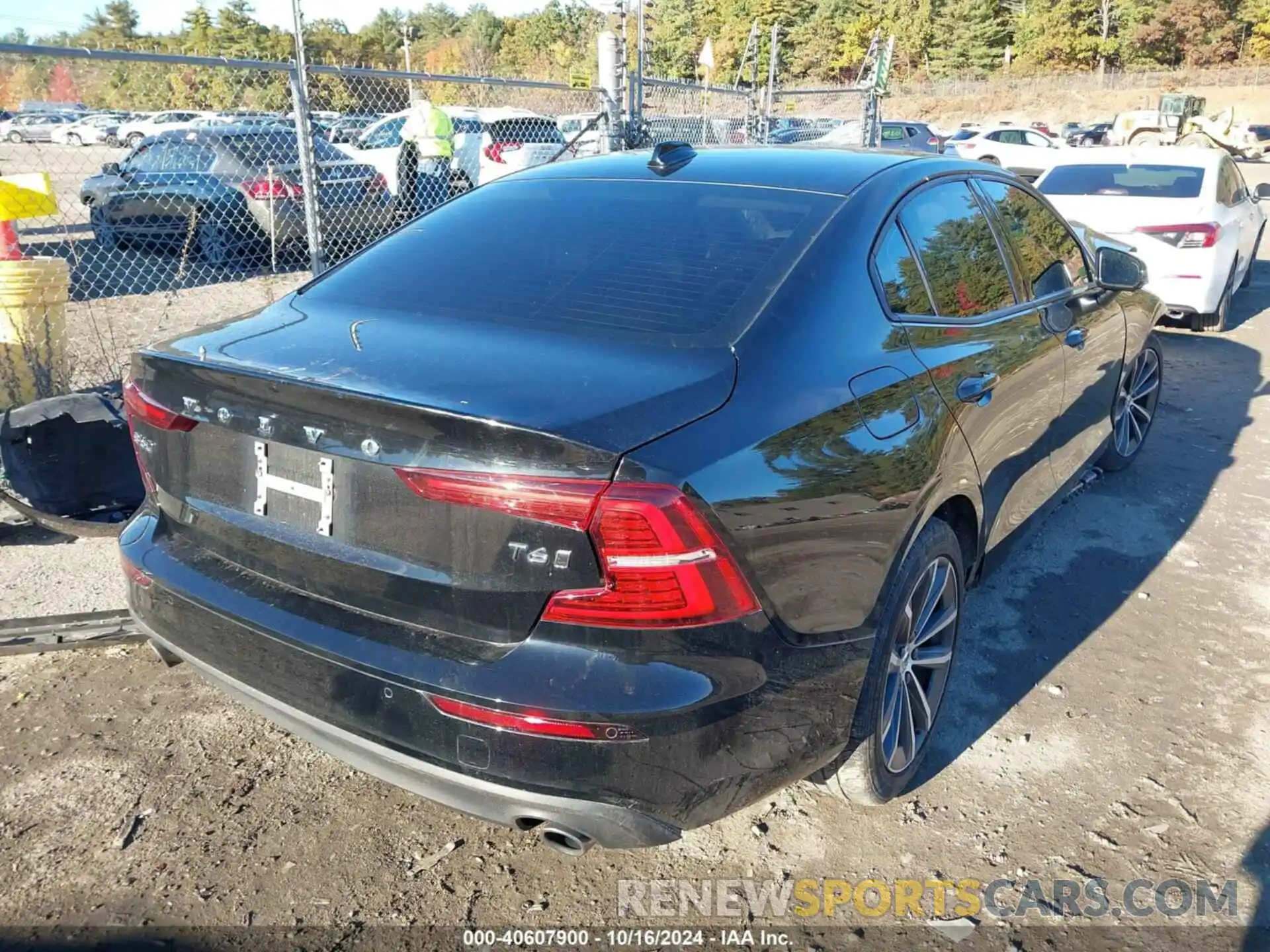 4 Photograph of a damaged car 7JRA22TK3MG096812 VOLVO S60 2021