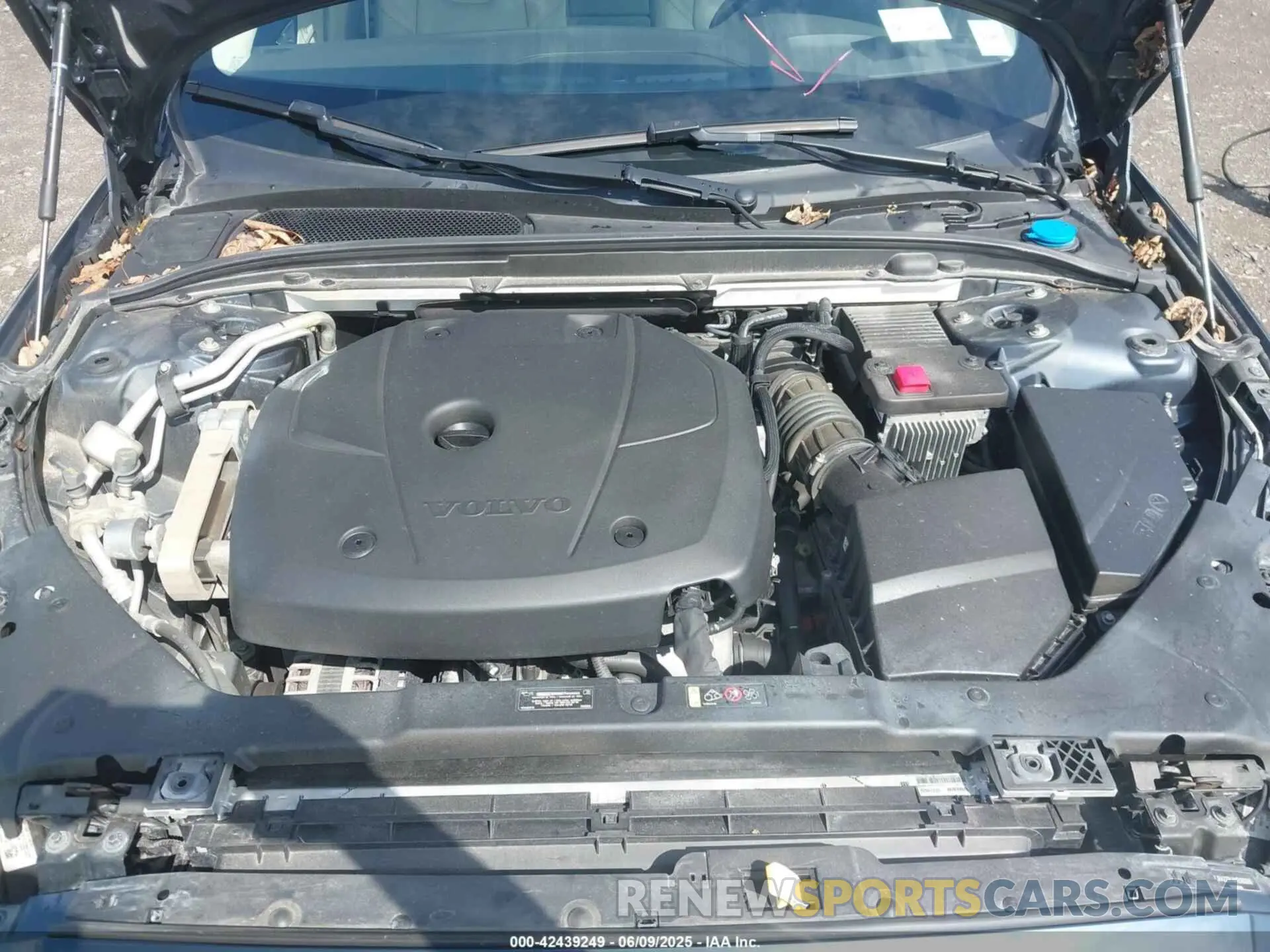 10 Photograph of a damaged car 7JRA22TK4MG080666 VOLVO S60 2021