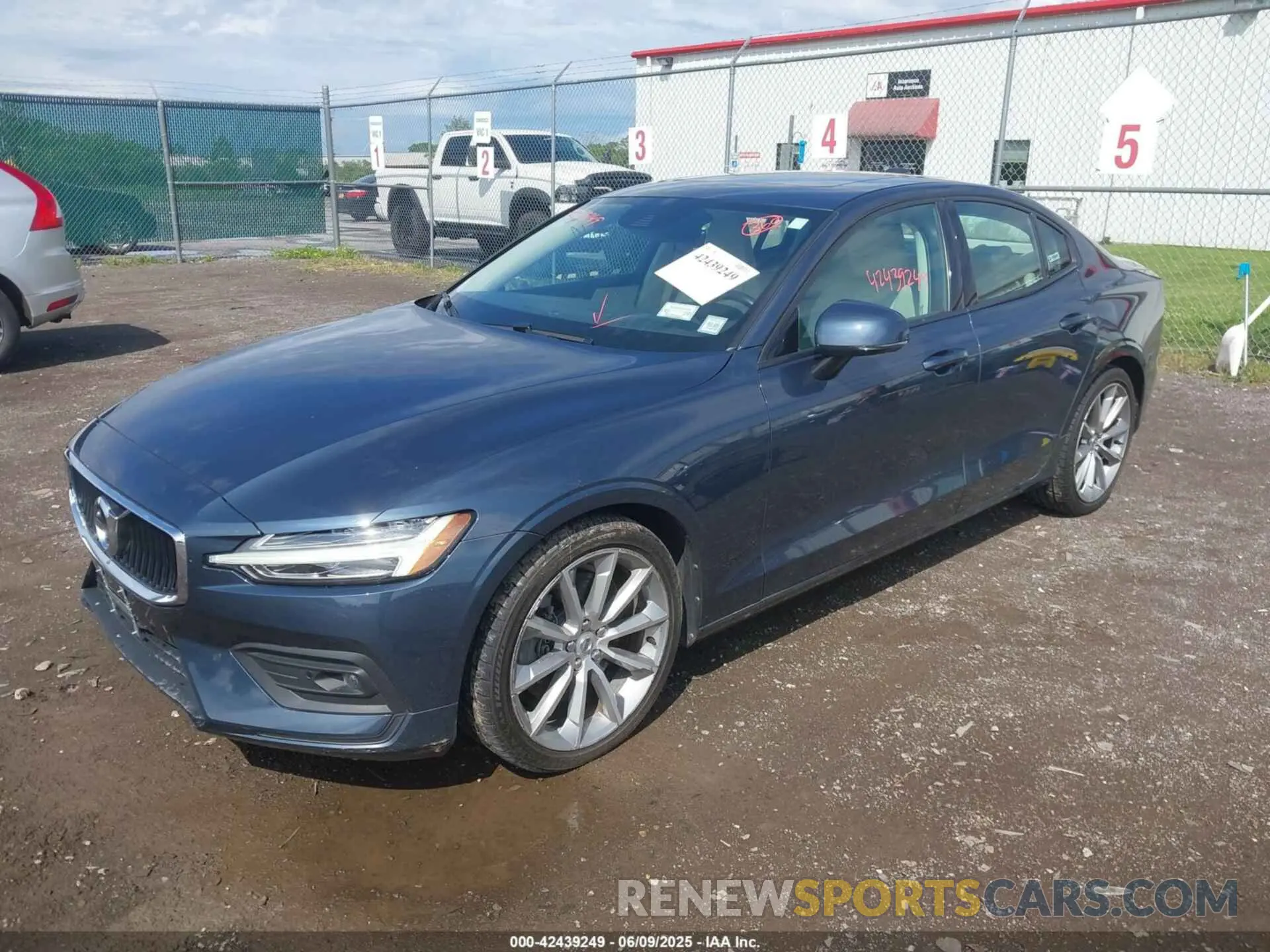 2 Photograph of a damaged car 7JRA22TK4MG080666 VOLVO S60 2021